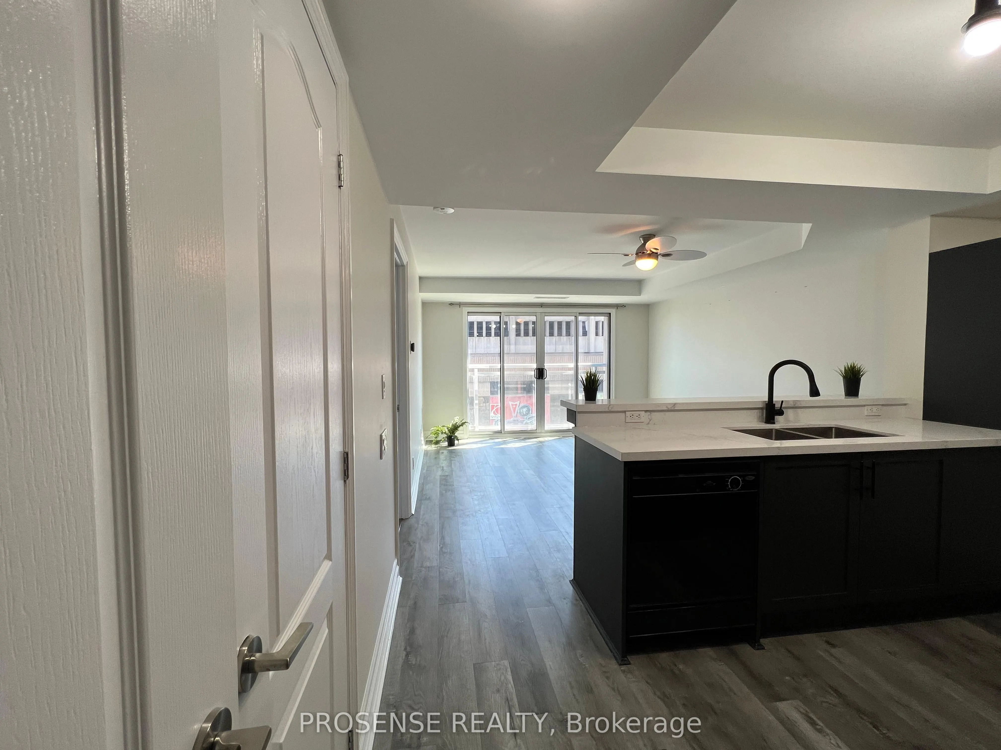 44 Bond Street W, #204