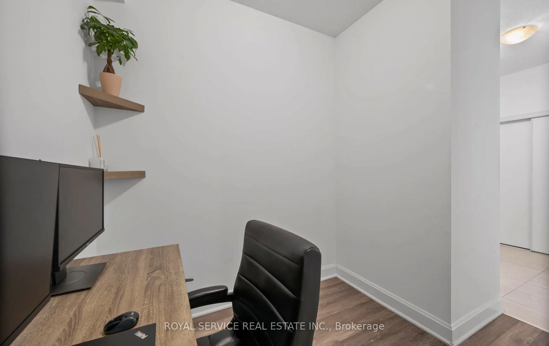 50 Lakebreeze Drive, #127