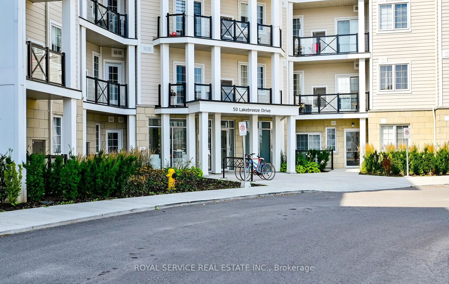50 Lakebreeze Drive, #127