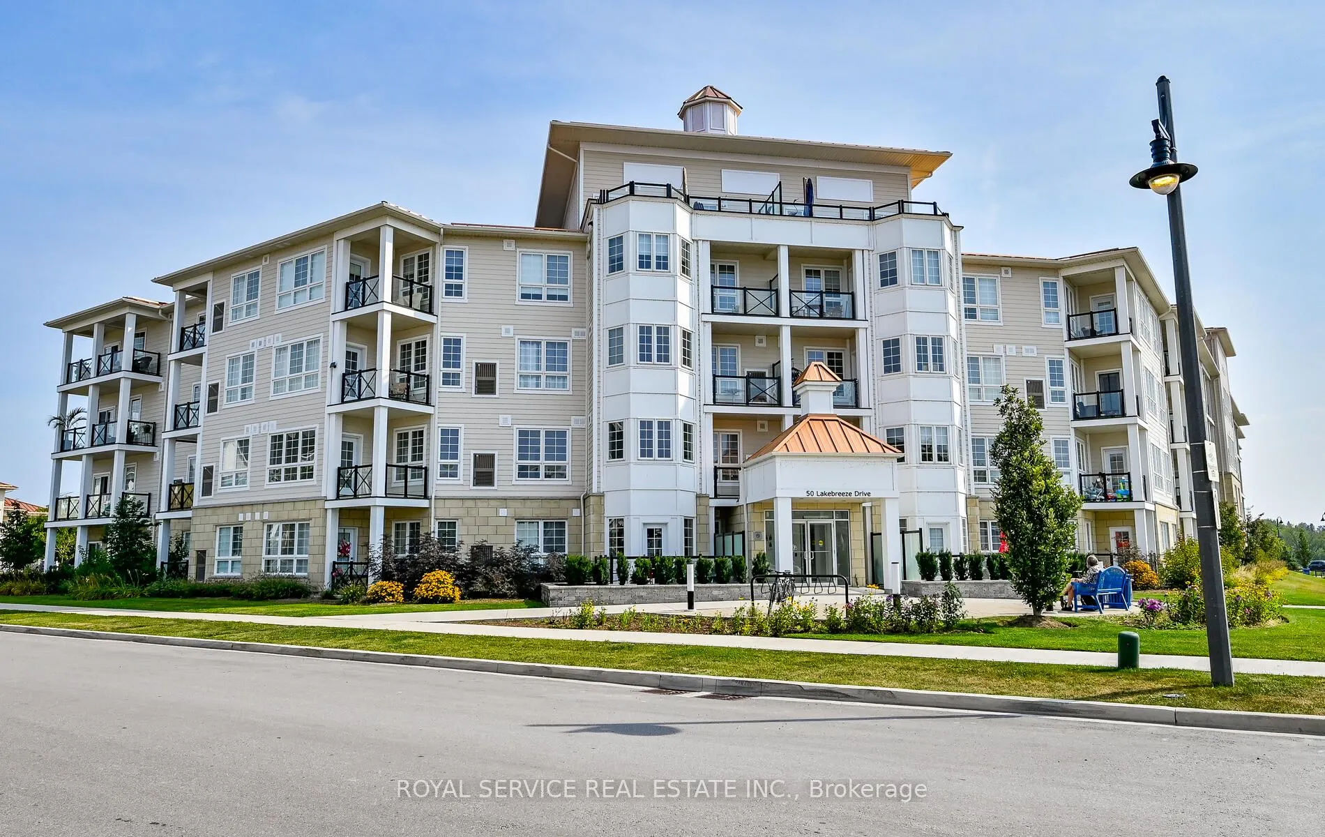 50 Lakebreeze Drive, #127