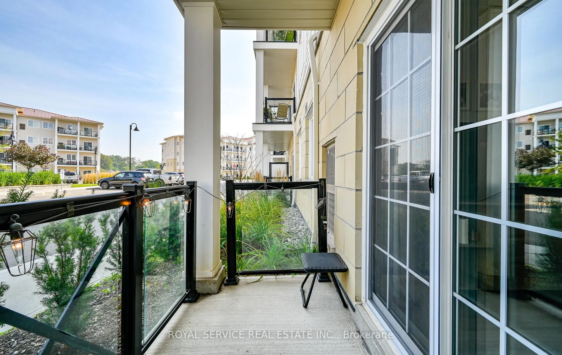 50 Lakebreeze Drive, #127