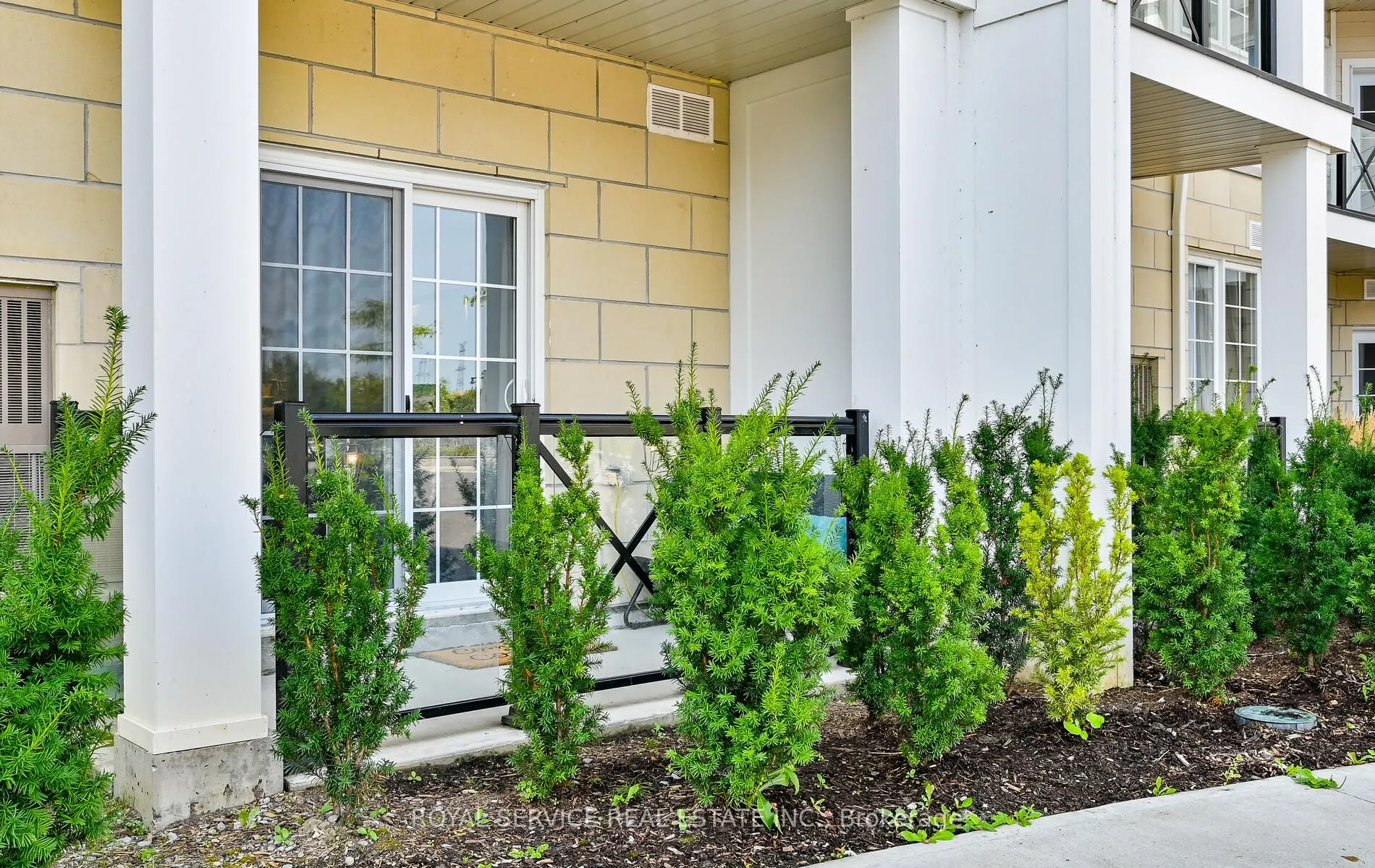 50 Lakebreeze Drive, #127