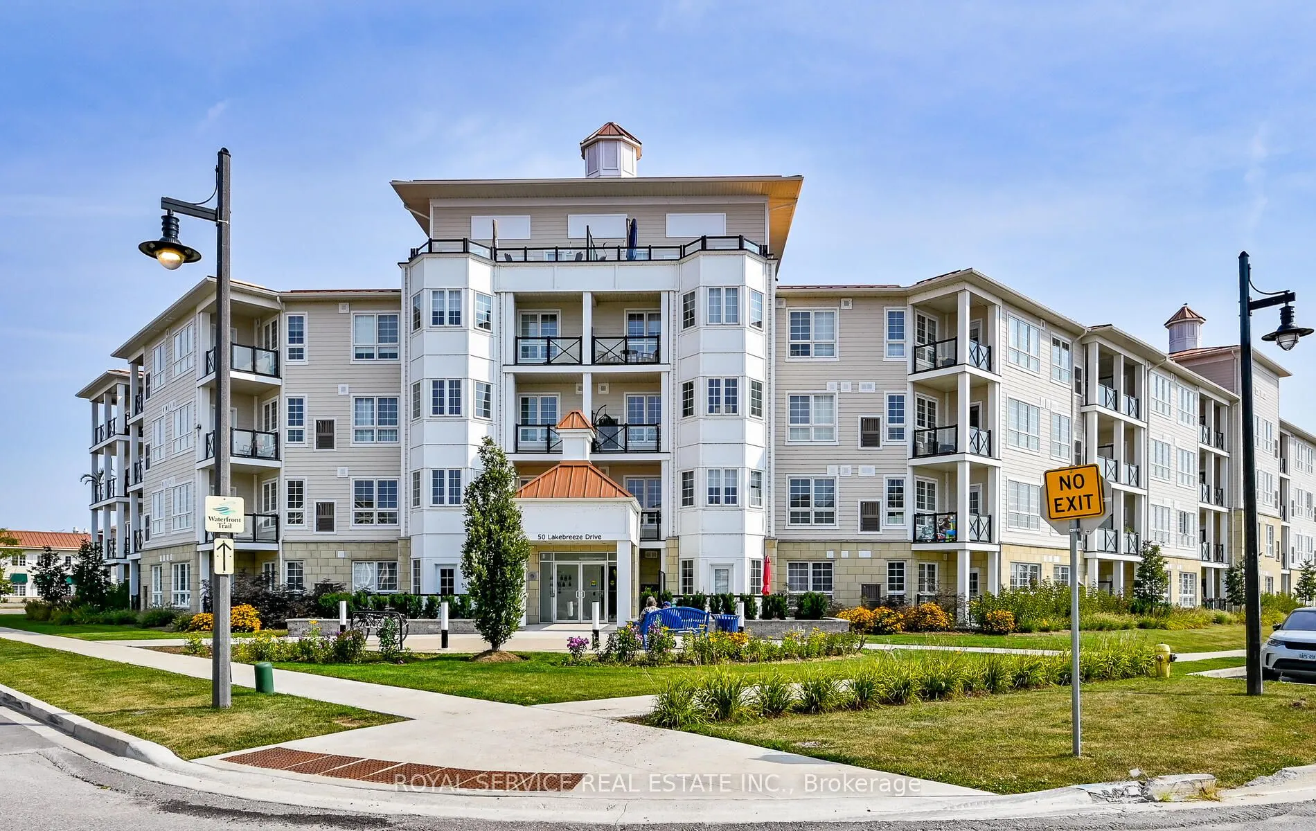 50 Lakebreeze Drive, #127