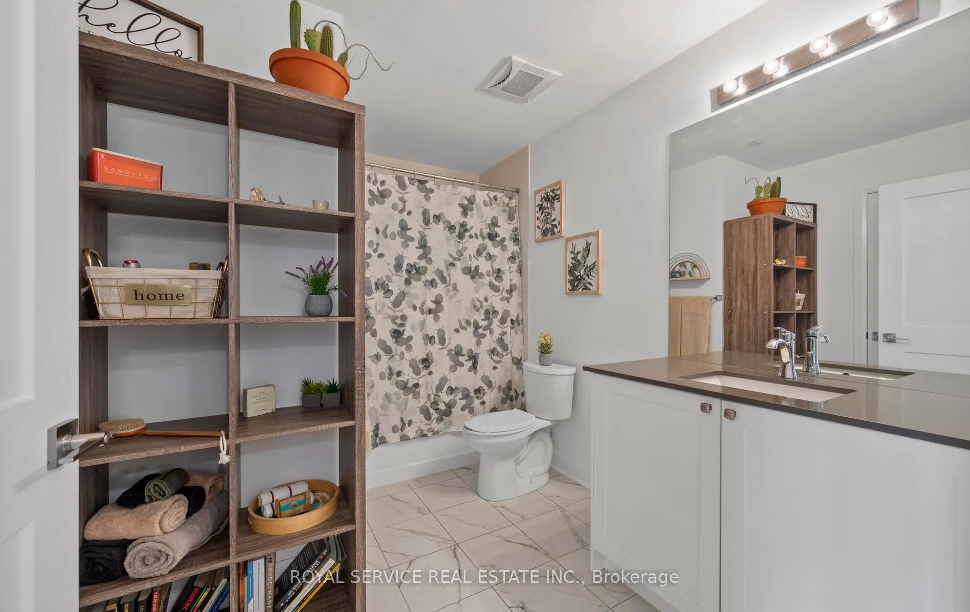 50 Lakebreeze Drive, #127
