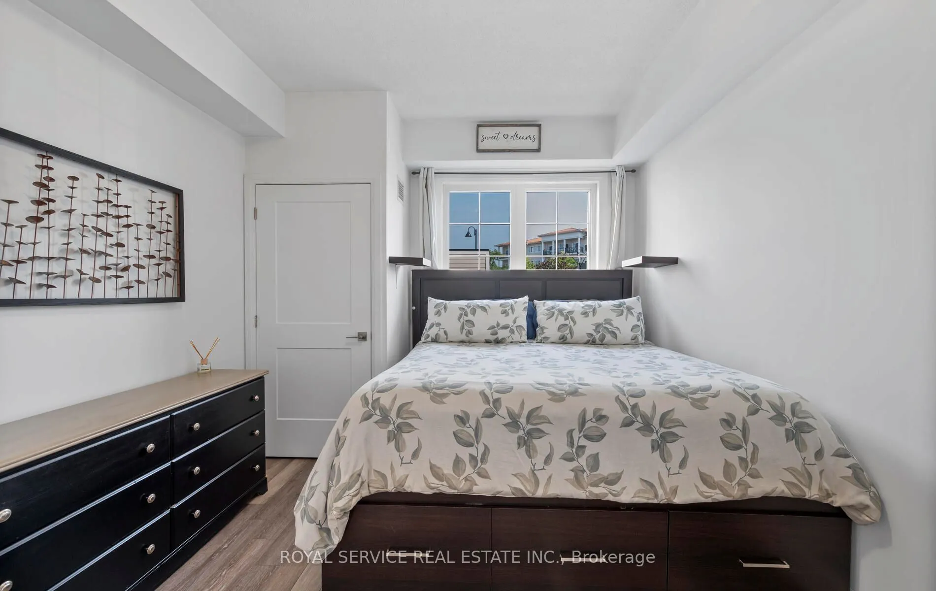 50 Lakebreeze Drive, #127