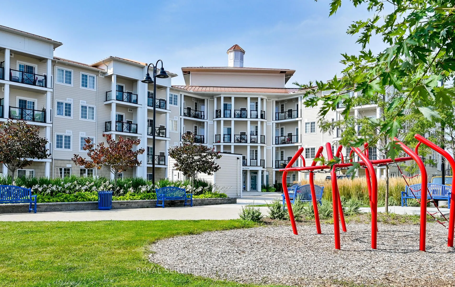 50 Lakebreeze Drive, #127