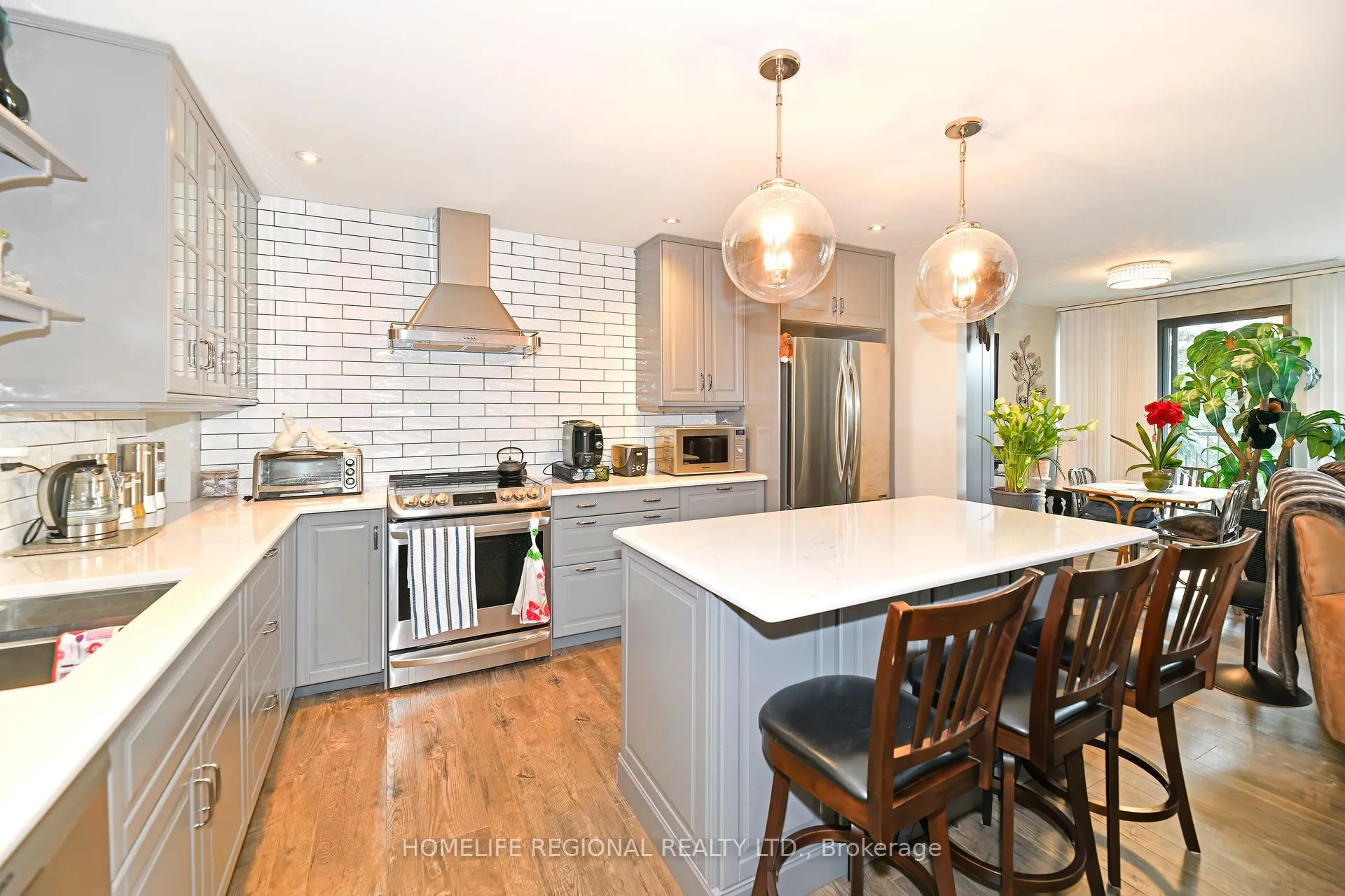337 Simcoe Street N, #306