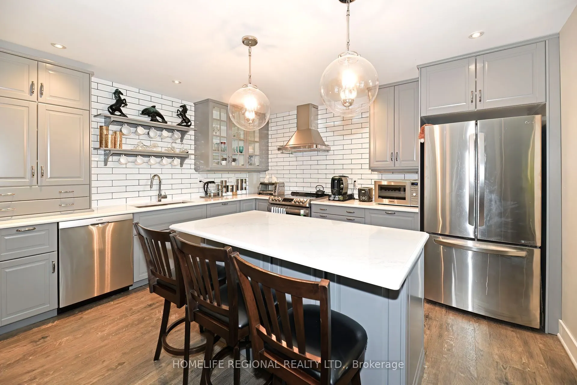 337 Simcoe Street N, #306