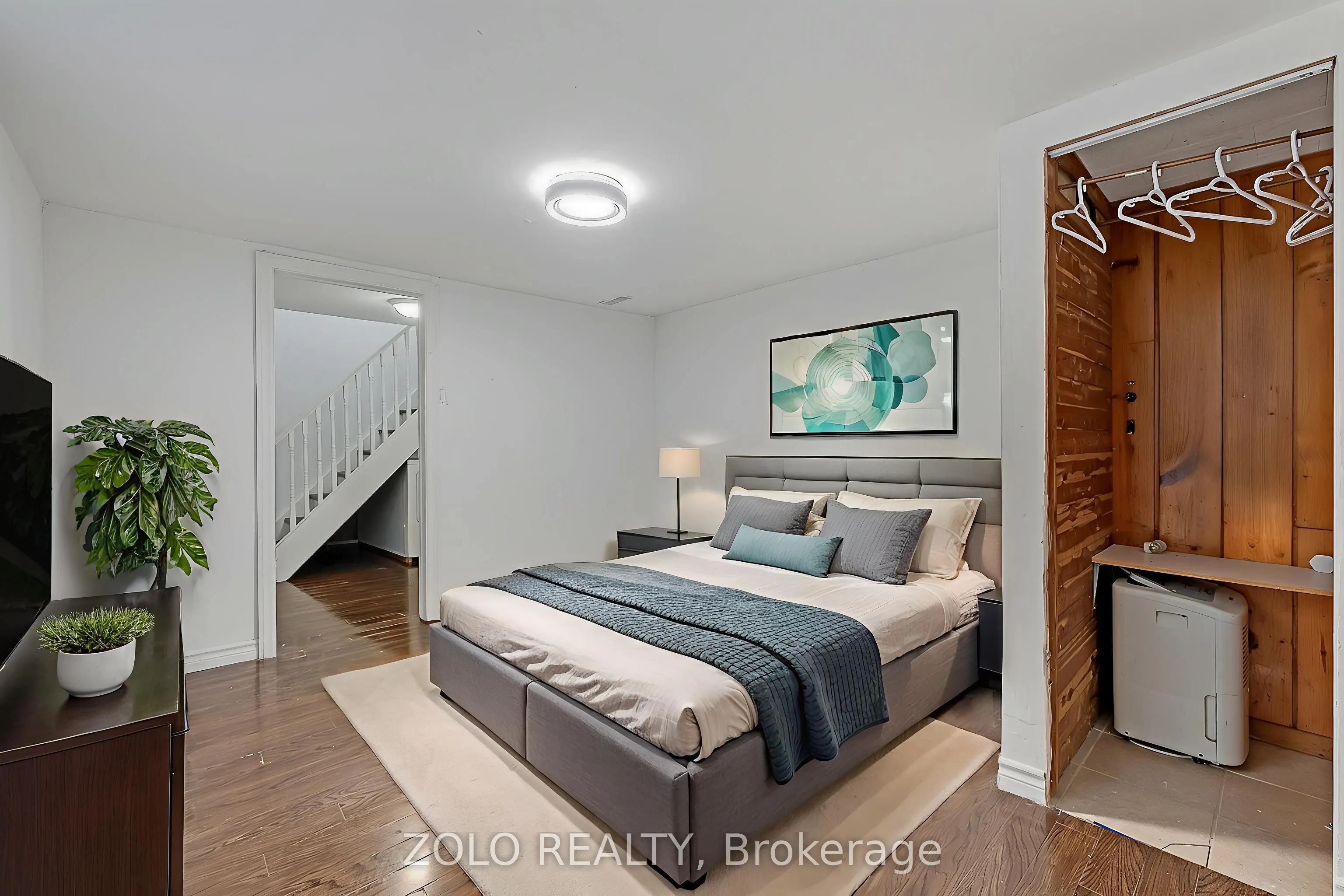 24 Panmure Crescent E