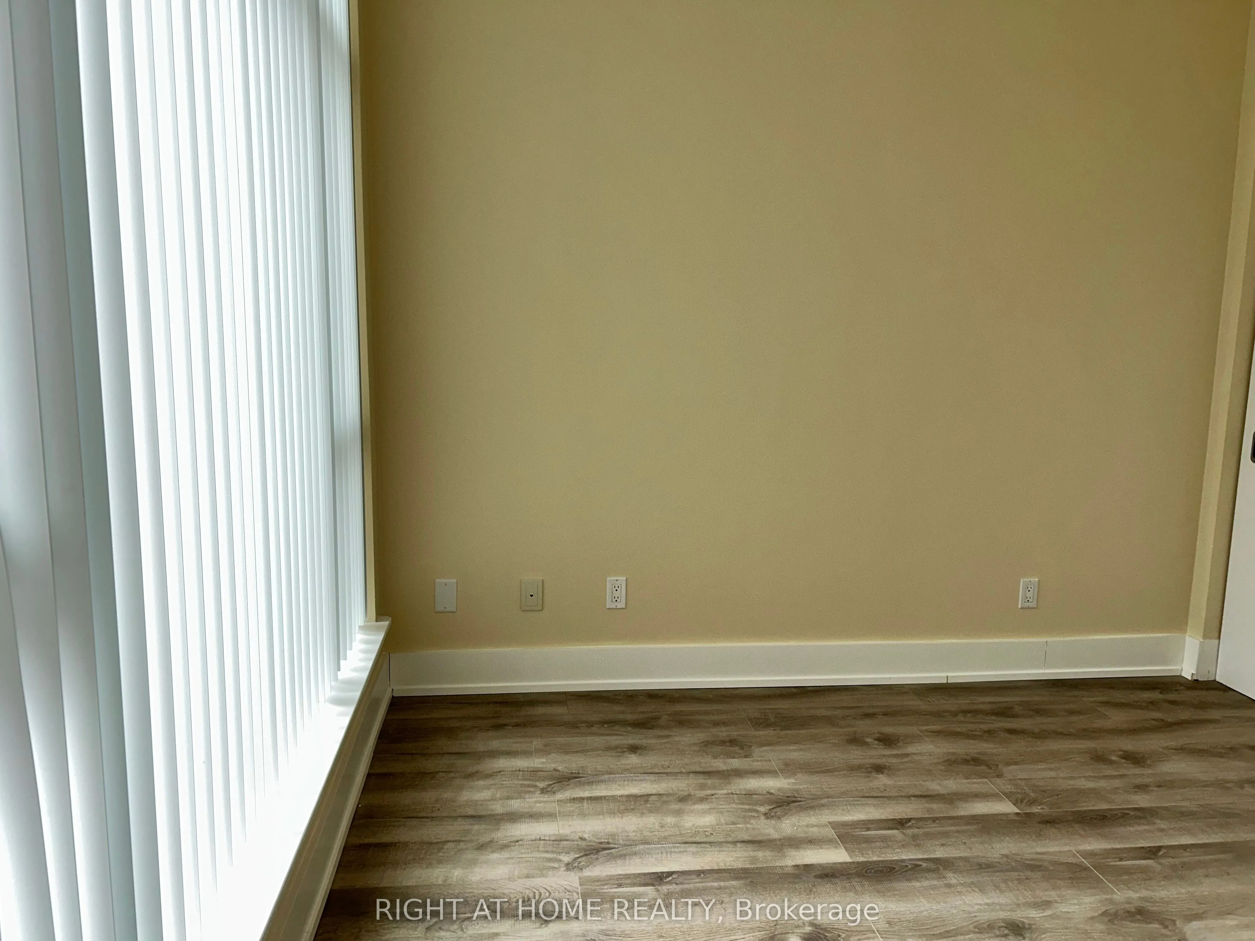 66 Kippendavie Avenue, #217