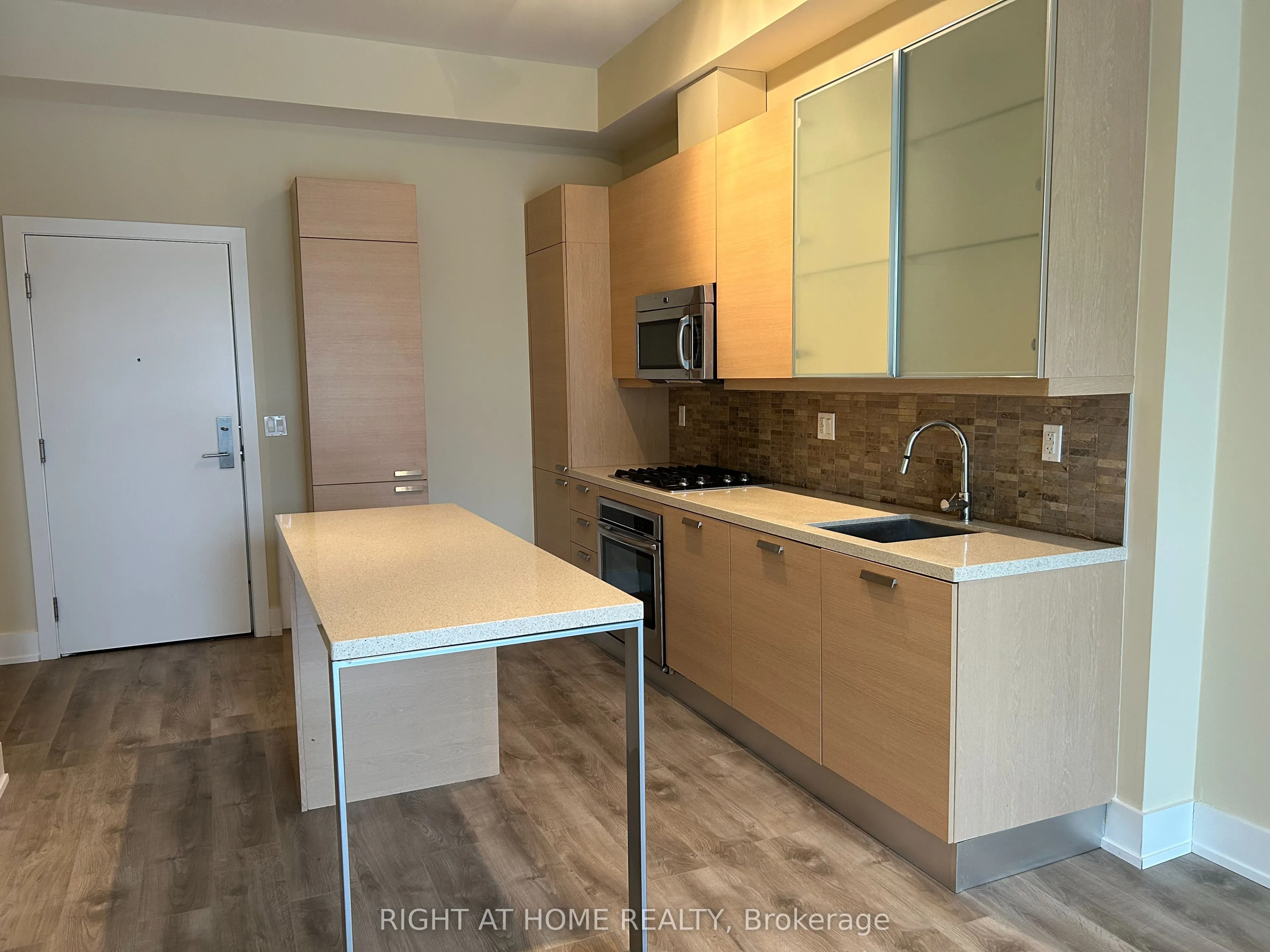 66 Kippendavie Avenue, #217