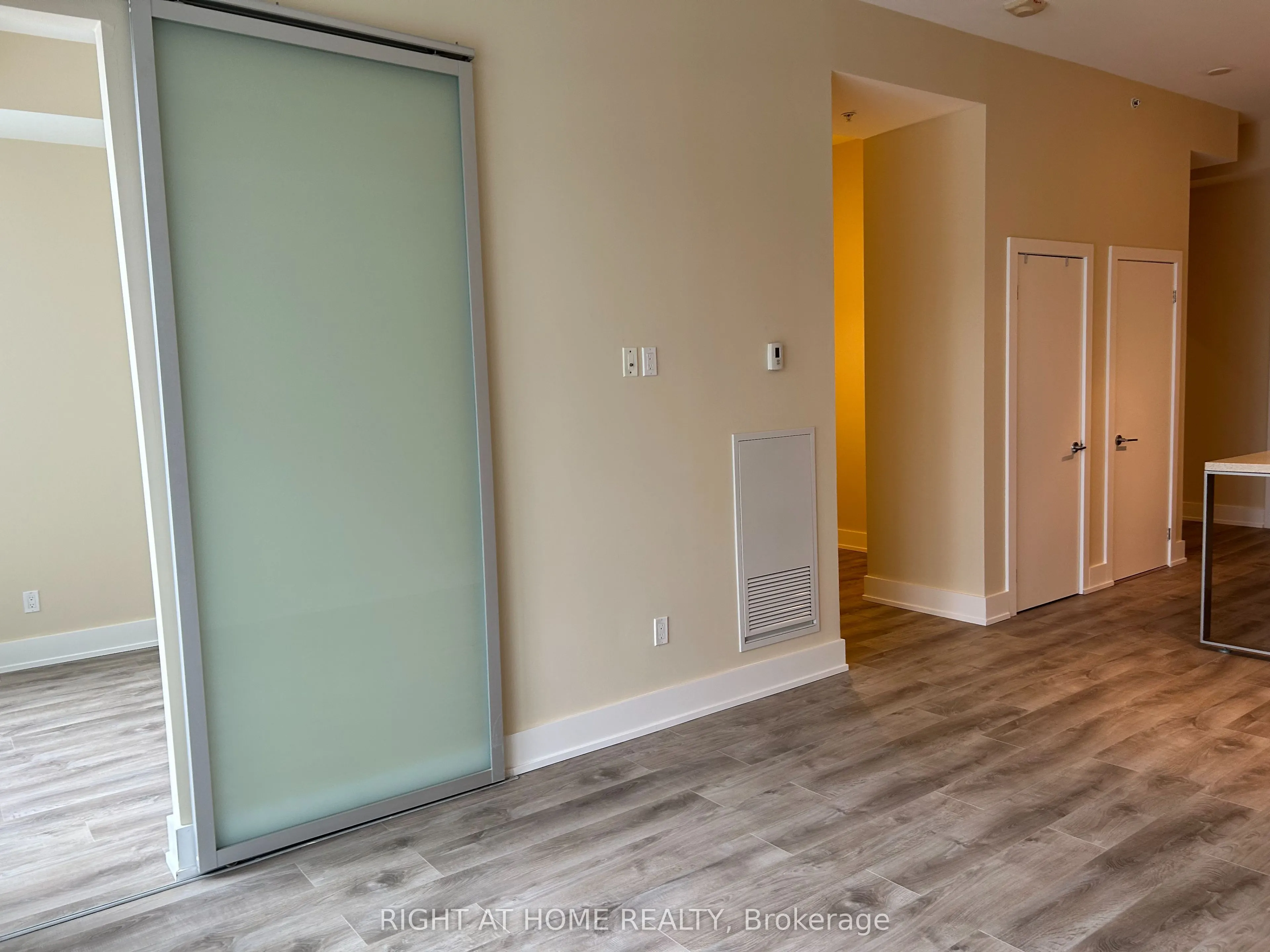 66 Kippendavie Avenue, #217