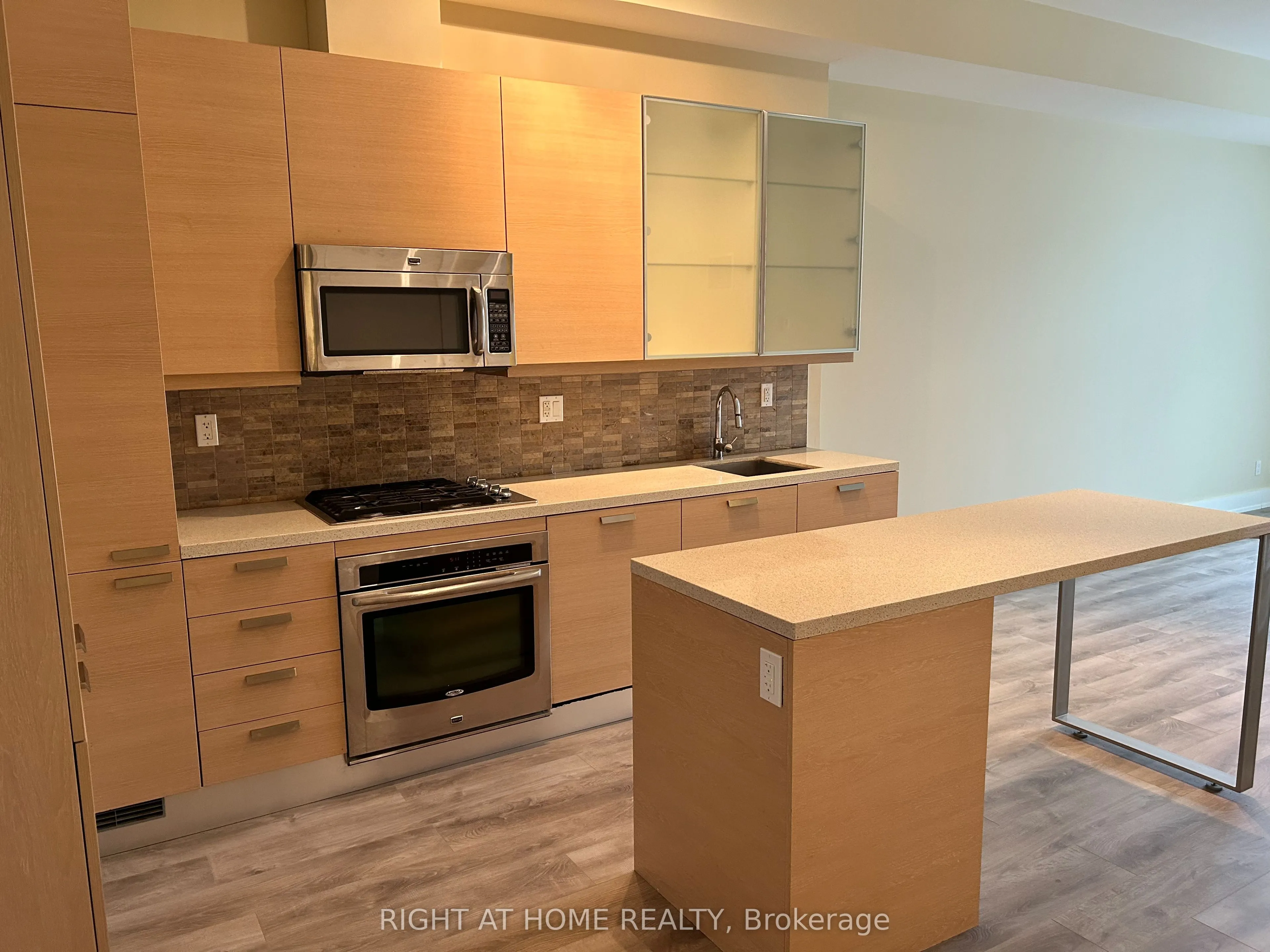 66 Kippendavie Avenue, #217
