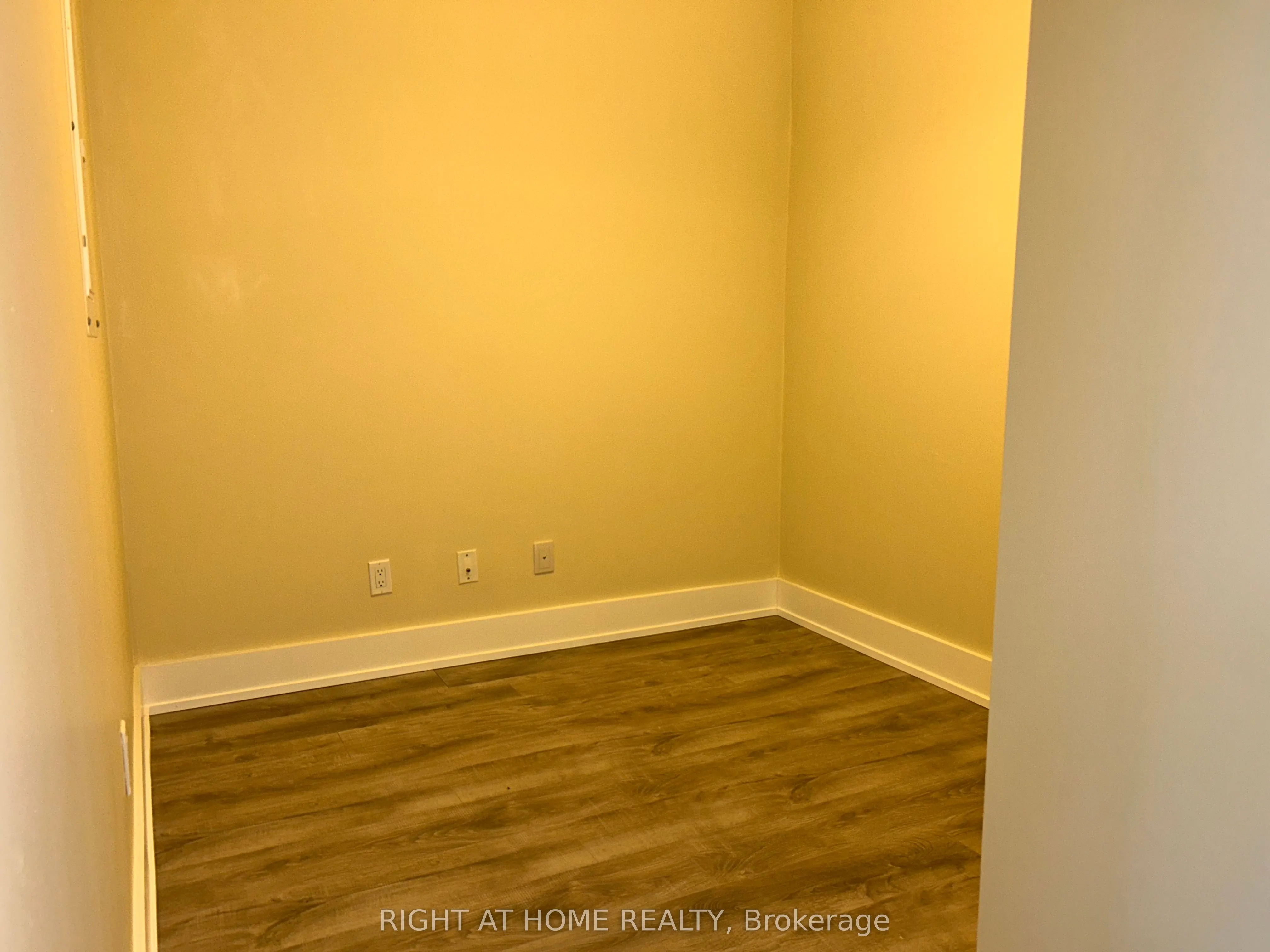 66 Kippendavie Avenue, #217