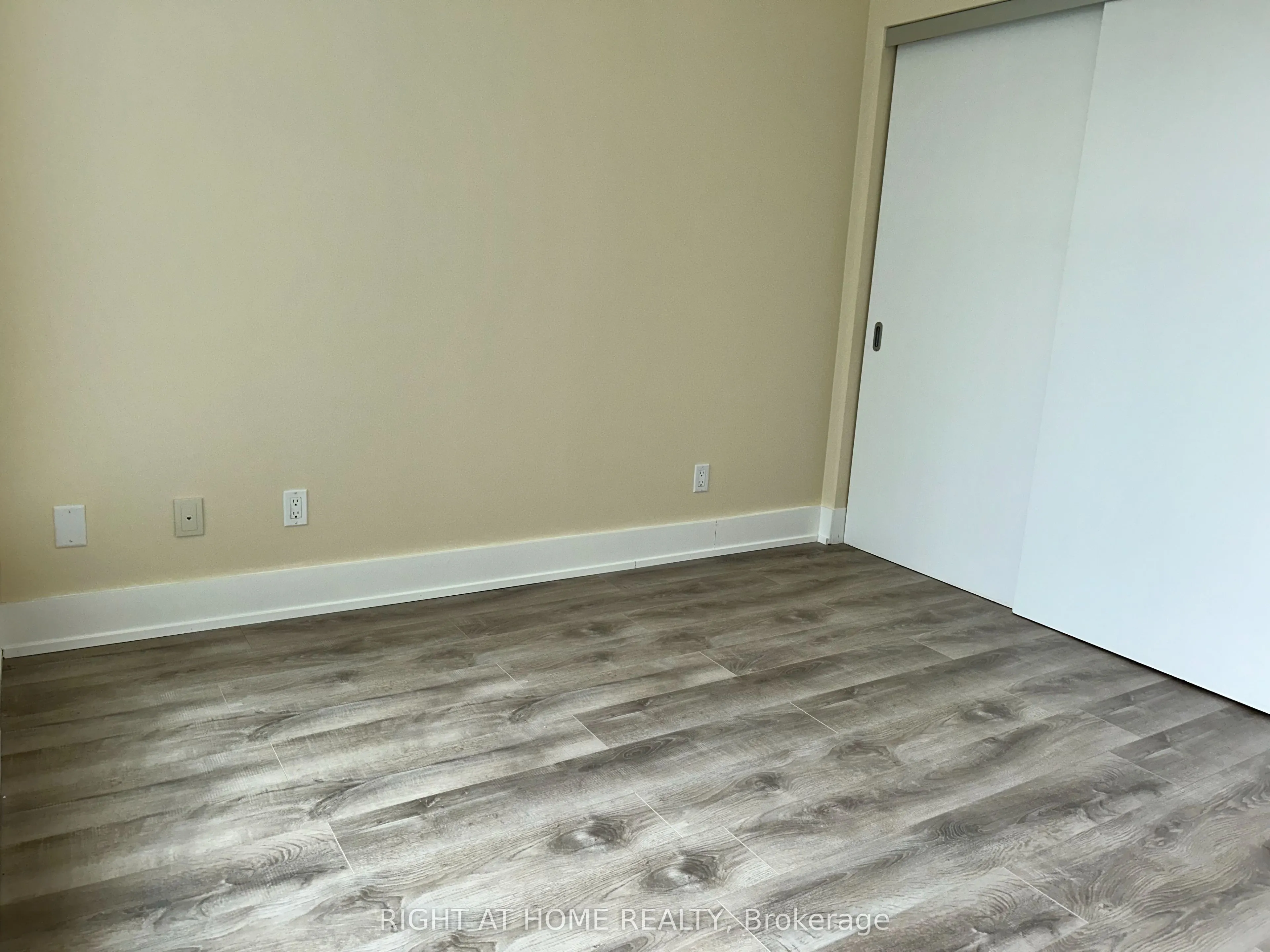 66 Kippendavie Avenue, #217