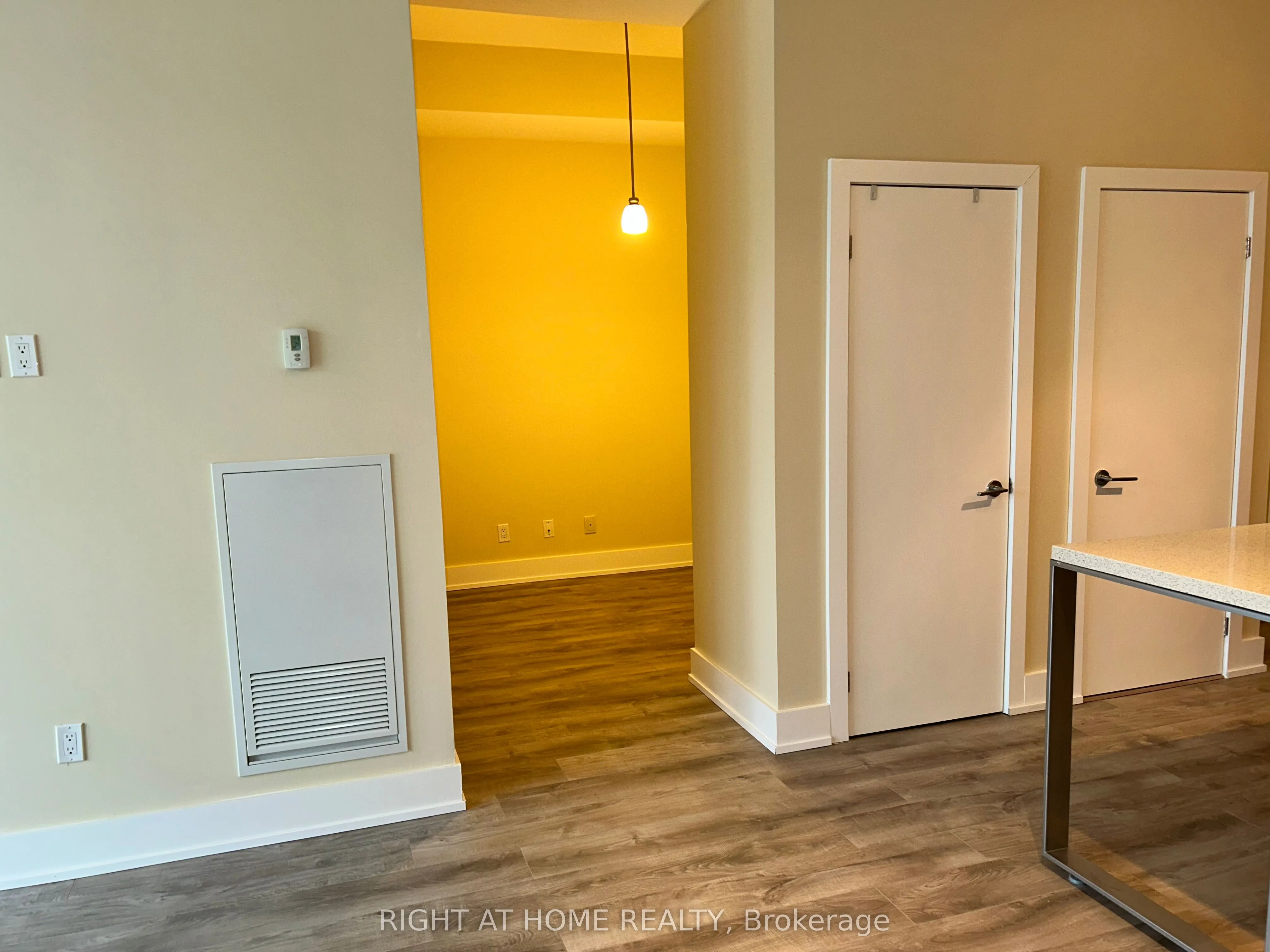 66 Kippendavie Avenue, #217