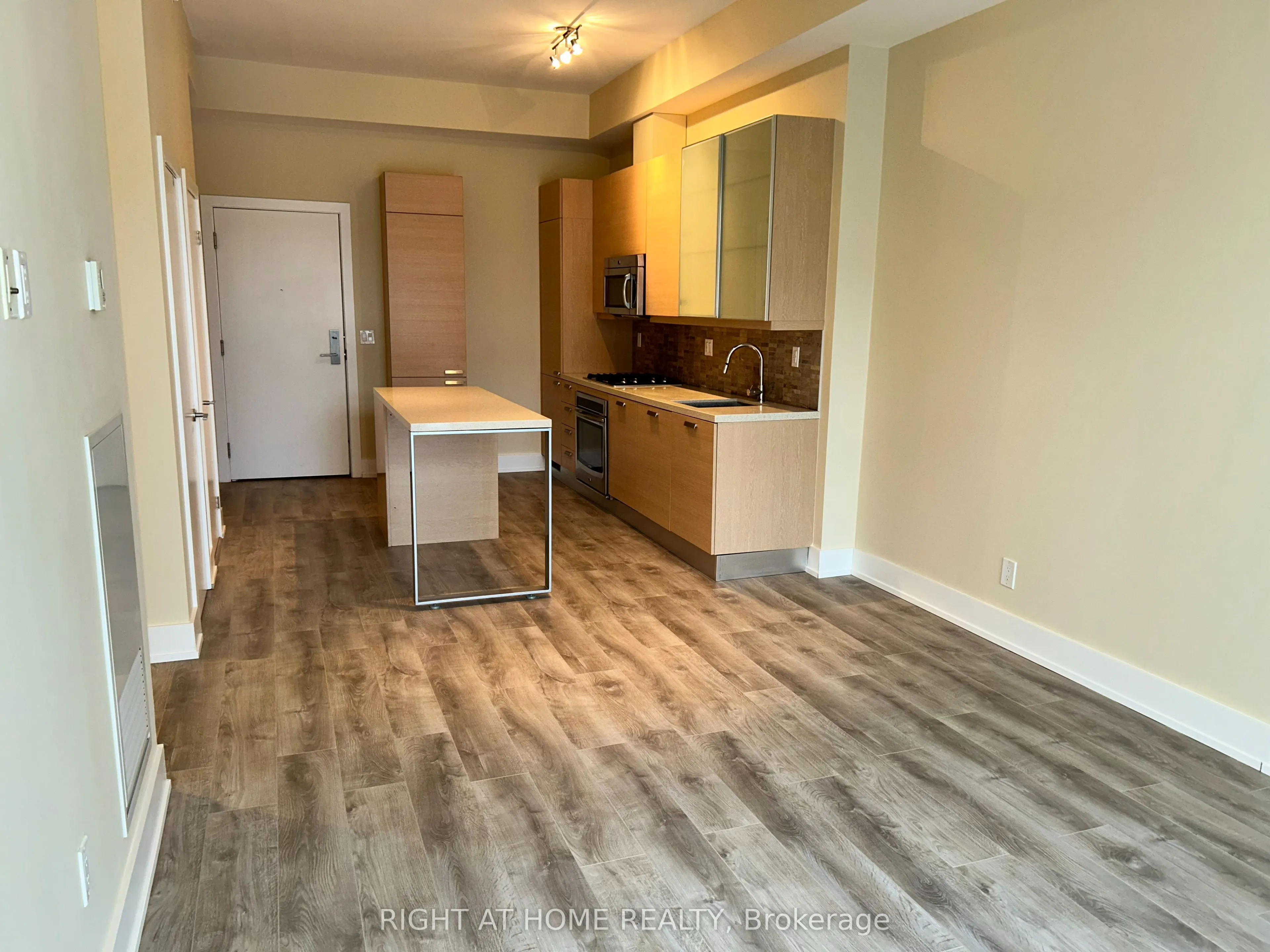 66 Kippendavie Avenue, #217