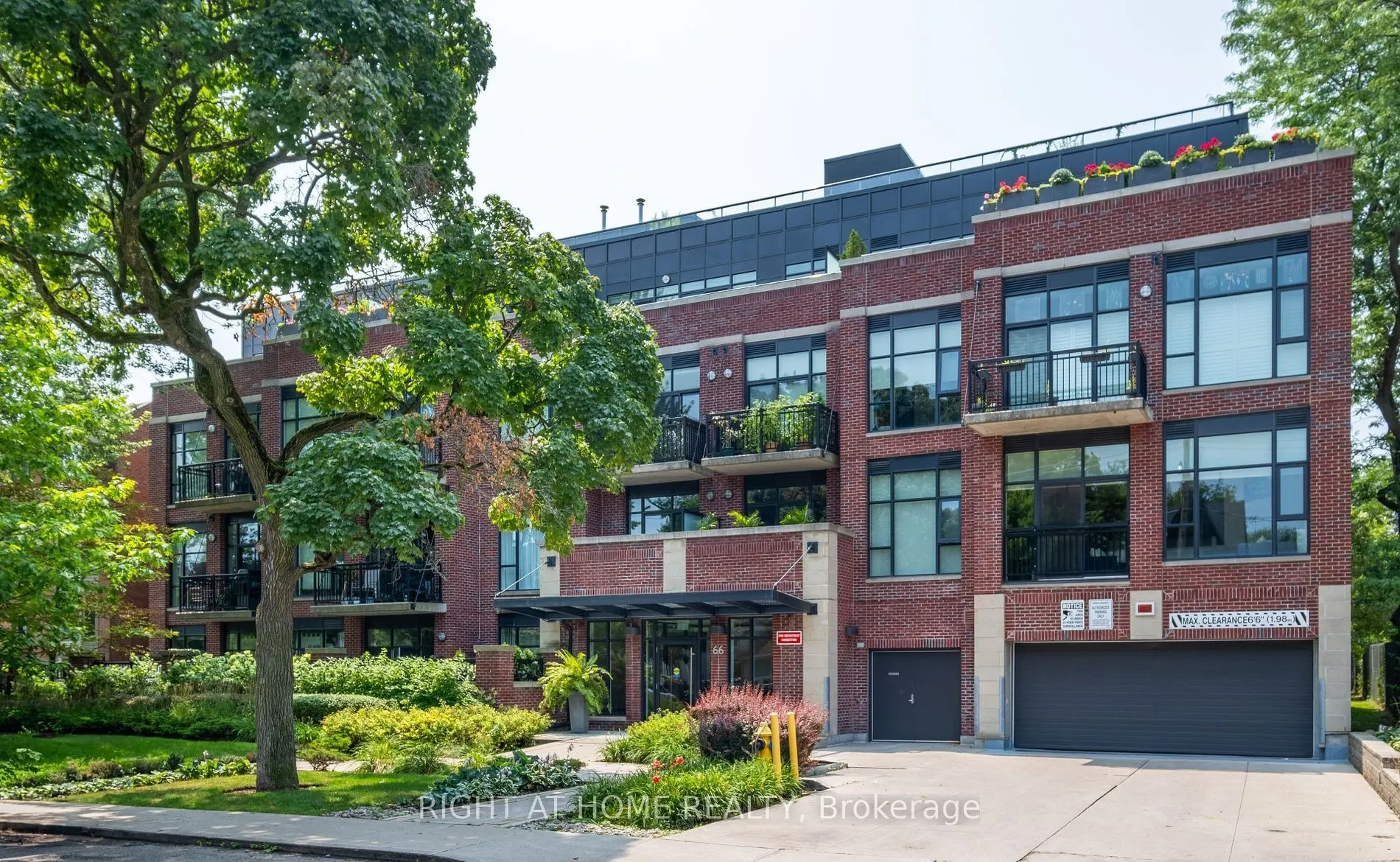 66 Kippendavie Avenue, #217