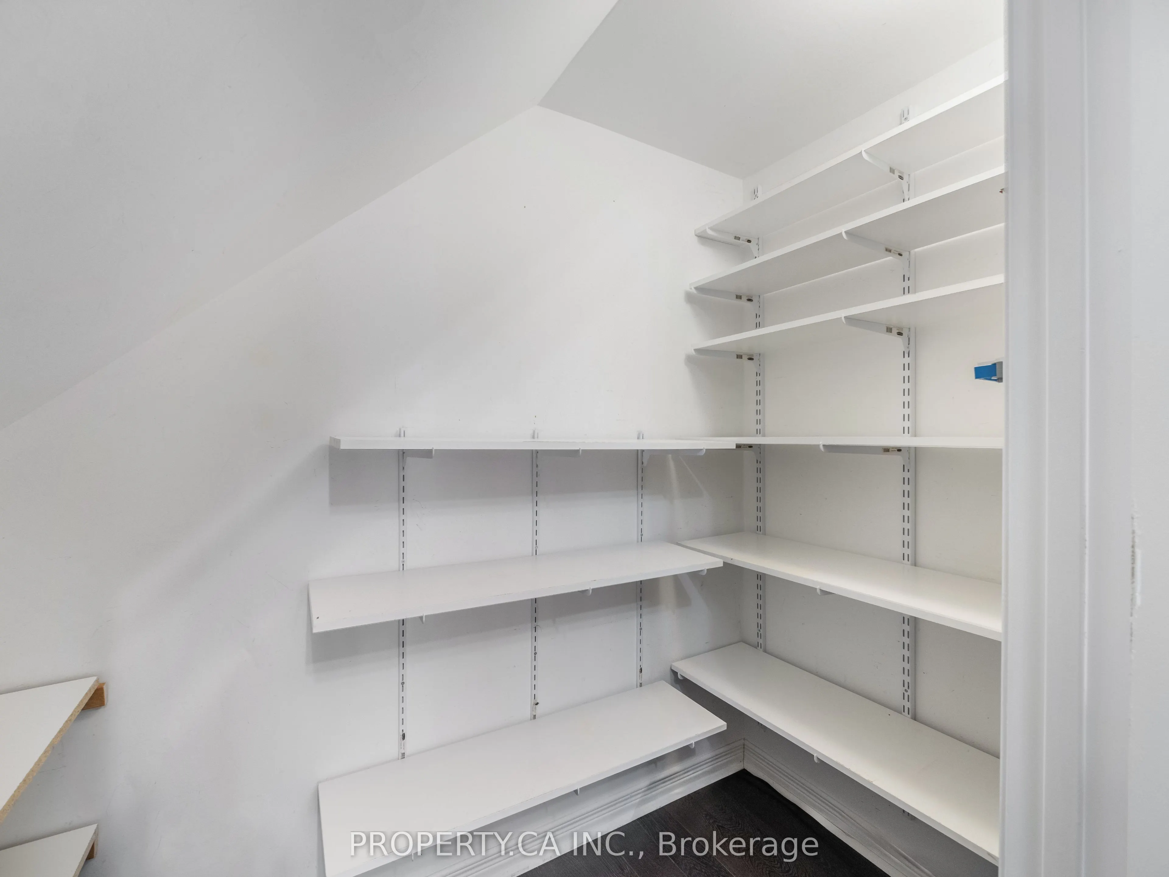 819 Dundas Street E, #4