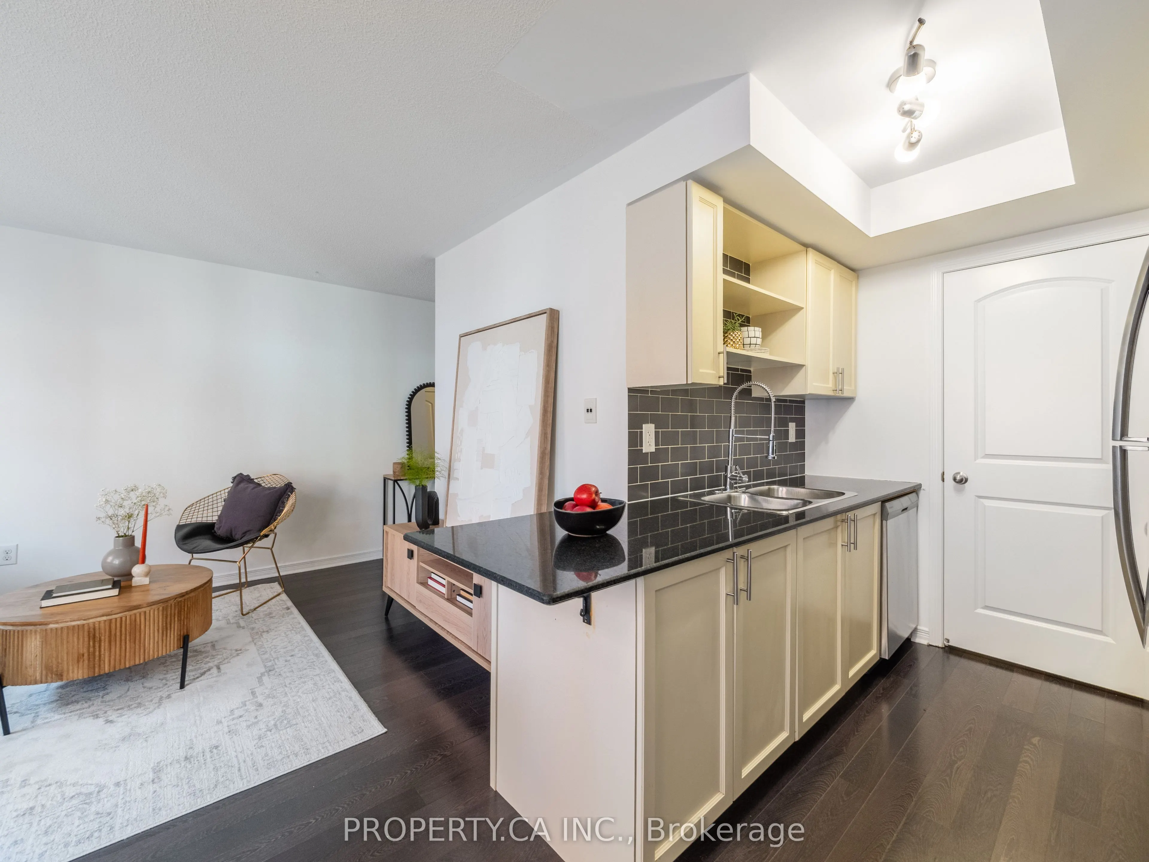 819 Dundas Street E, #4