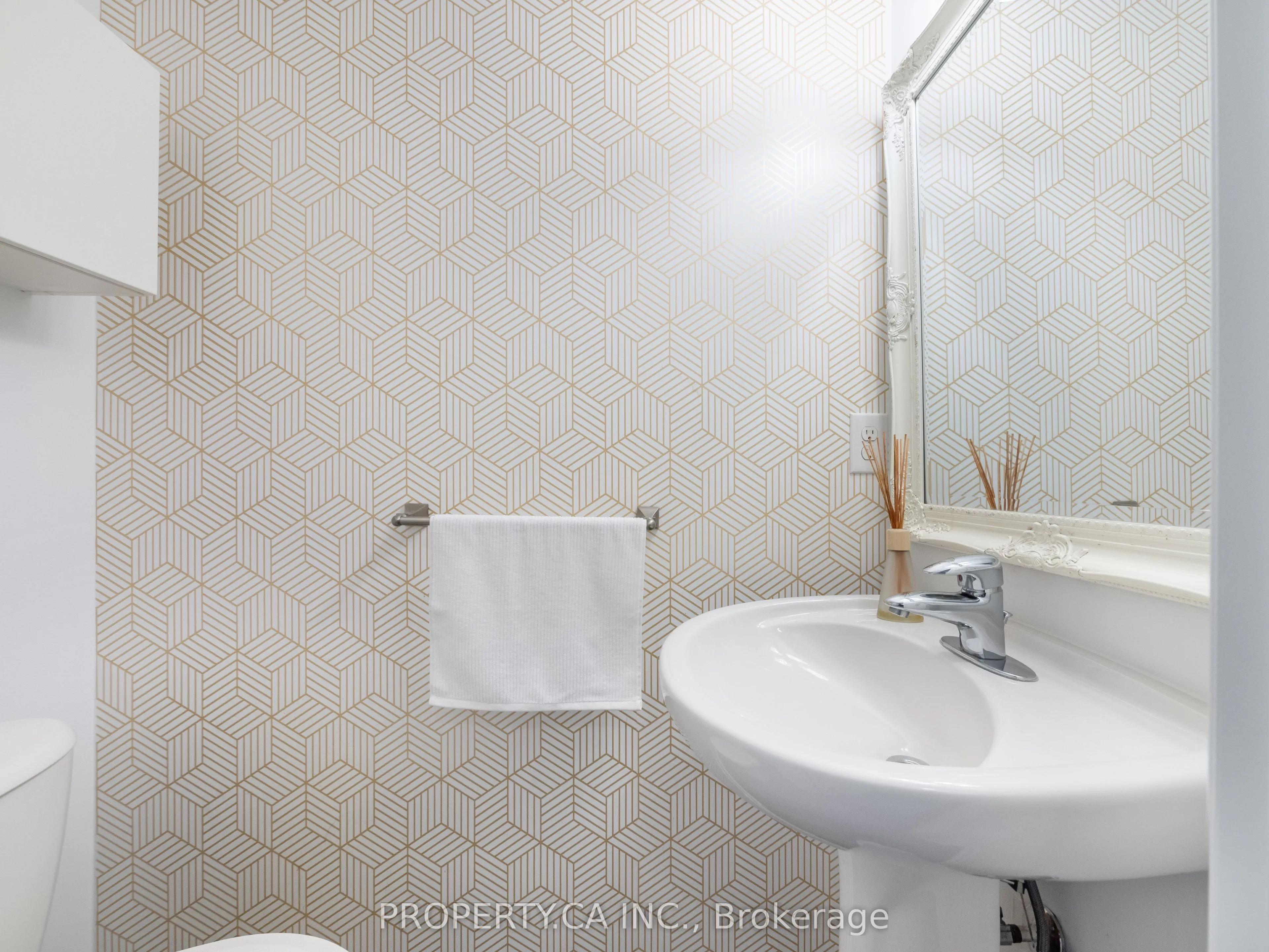 819 Dundas Street E, #4