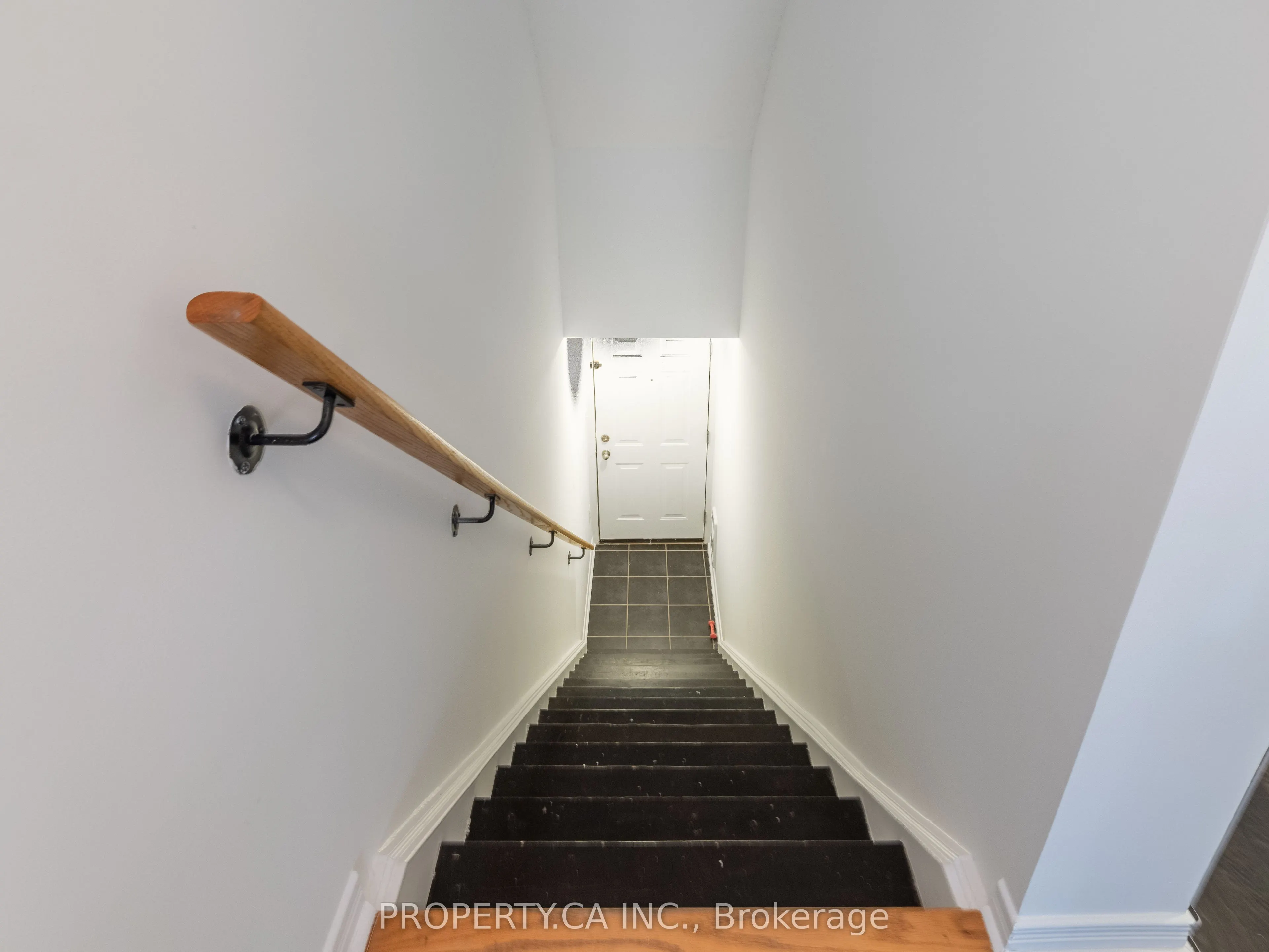 819 Dundas Street E, #4