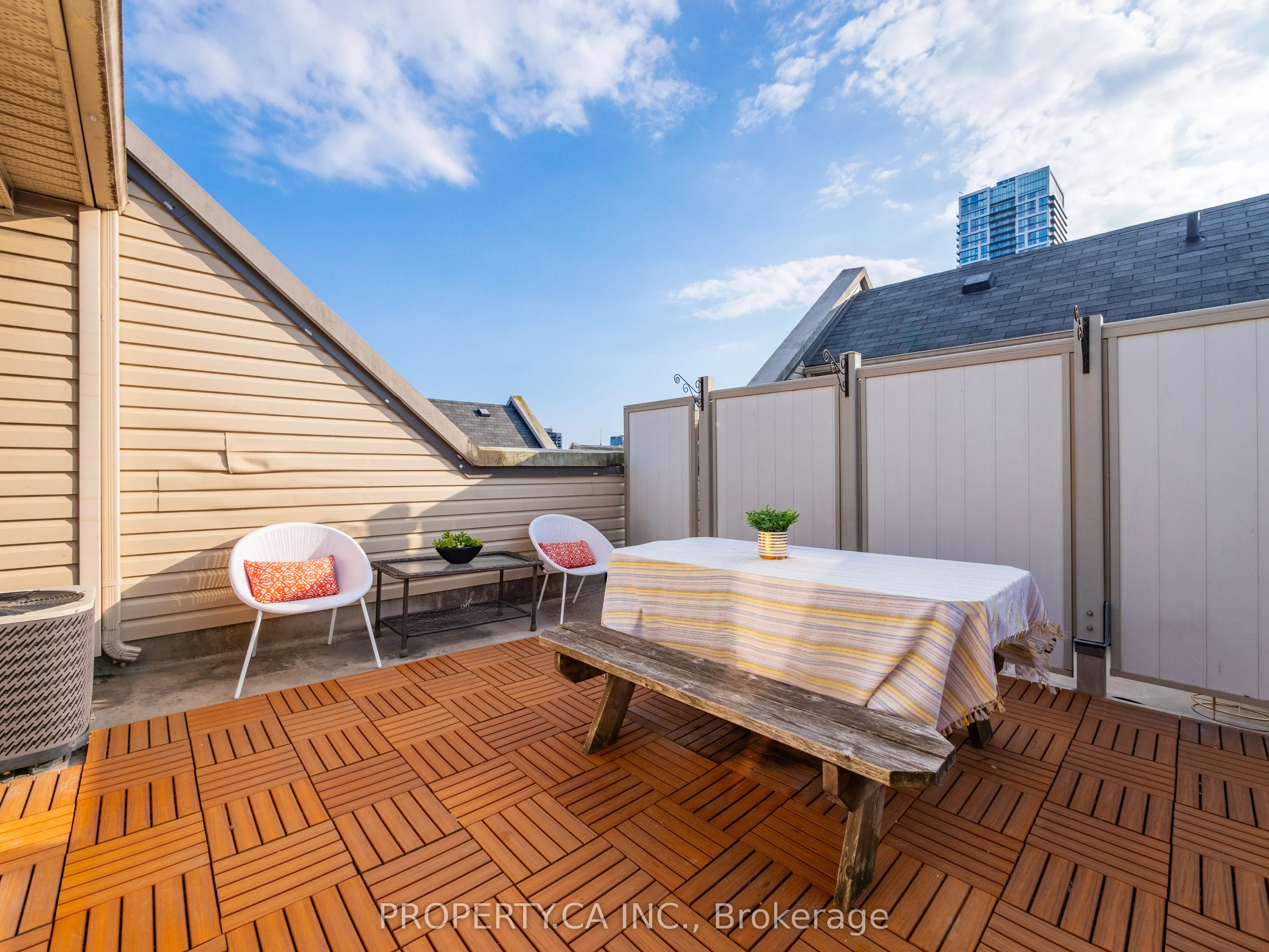 819 Dundas Street E, #4