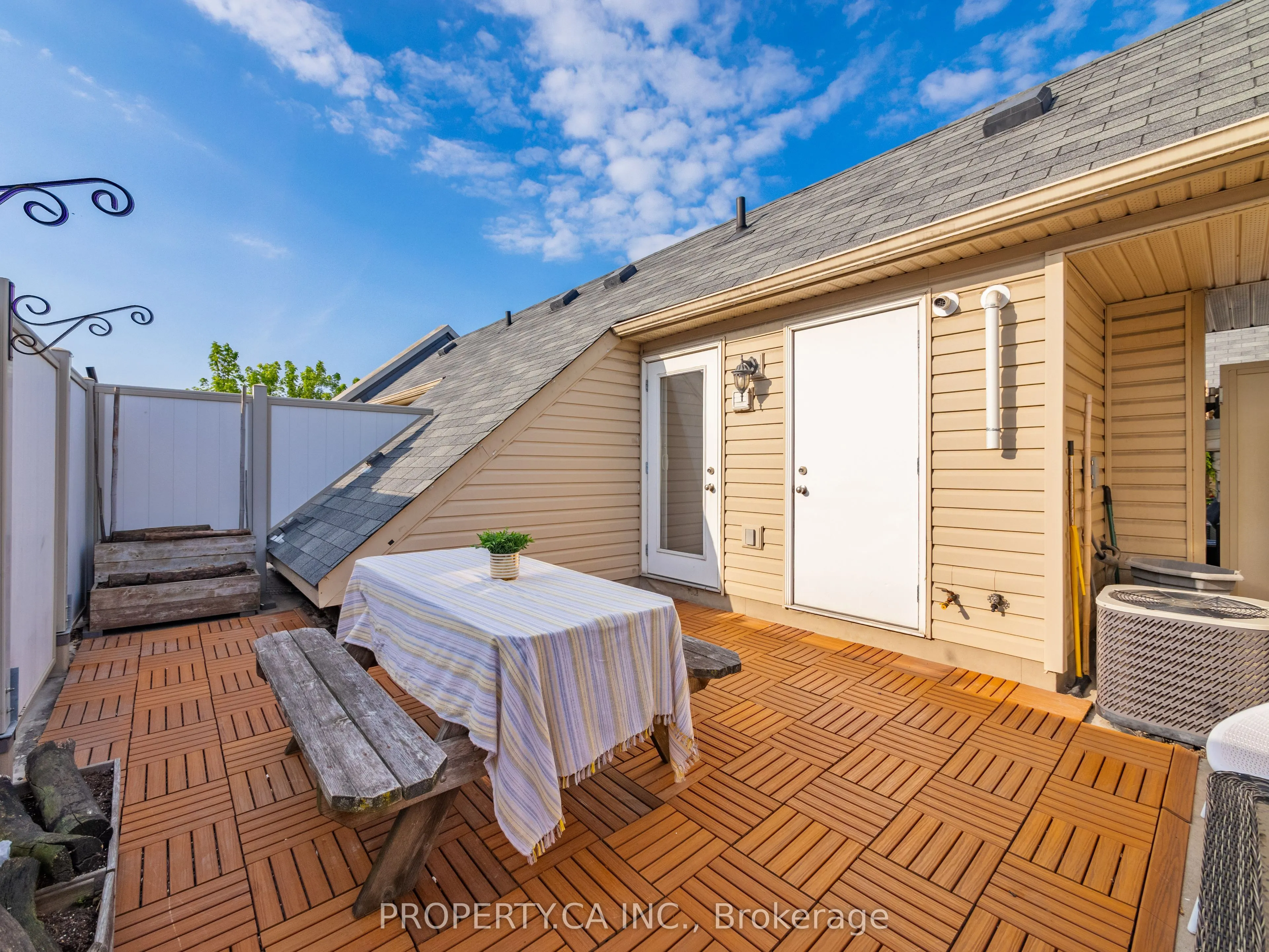 819 Dundas Street E, #4