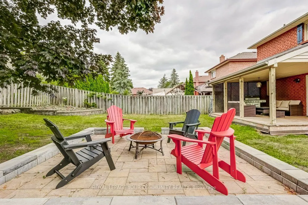 44 Canadian Oaks Drive