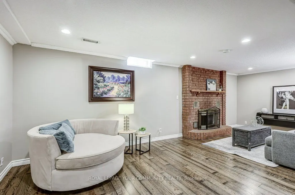 44 Canadian Oaks Drive