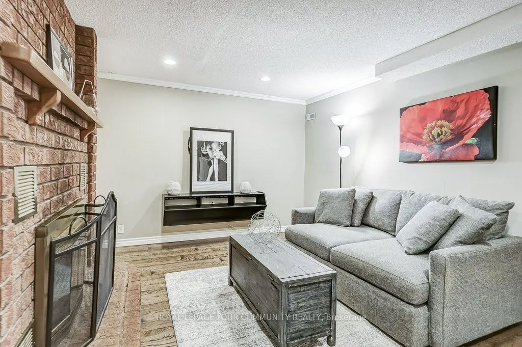 44 Canadian Oaks Drive