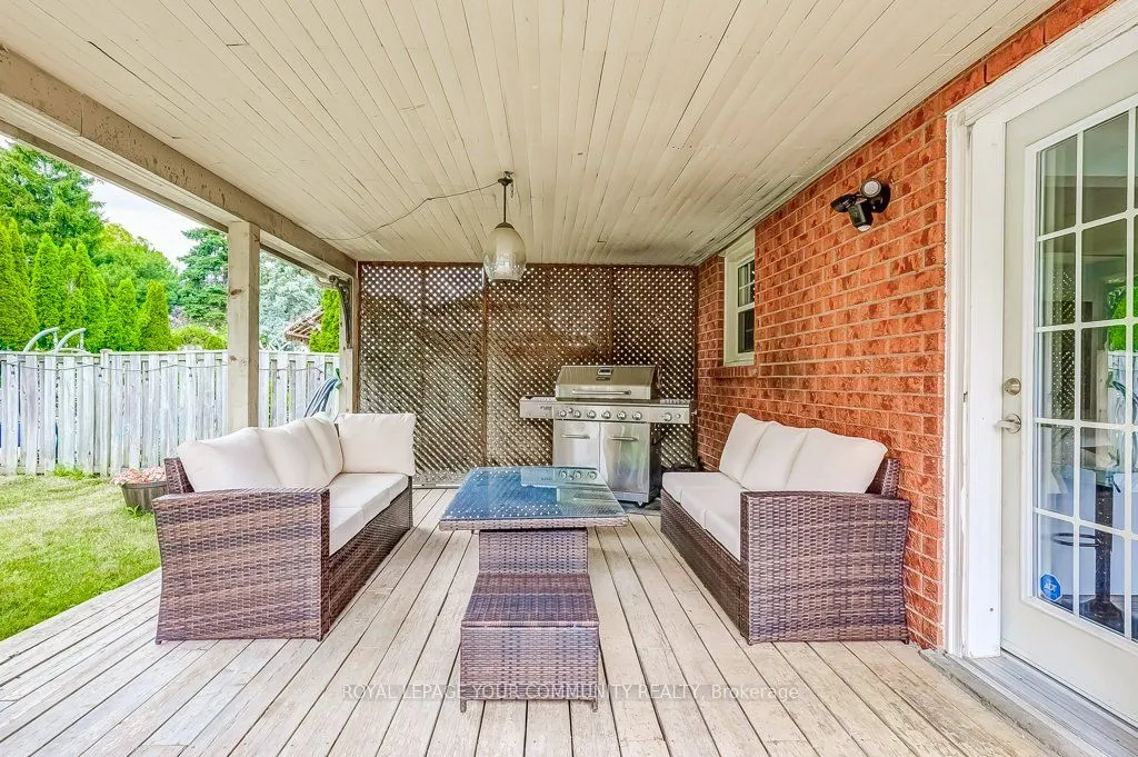 44 Canadian Oaks Drive