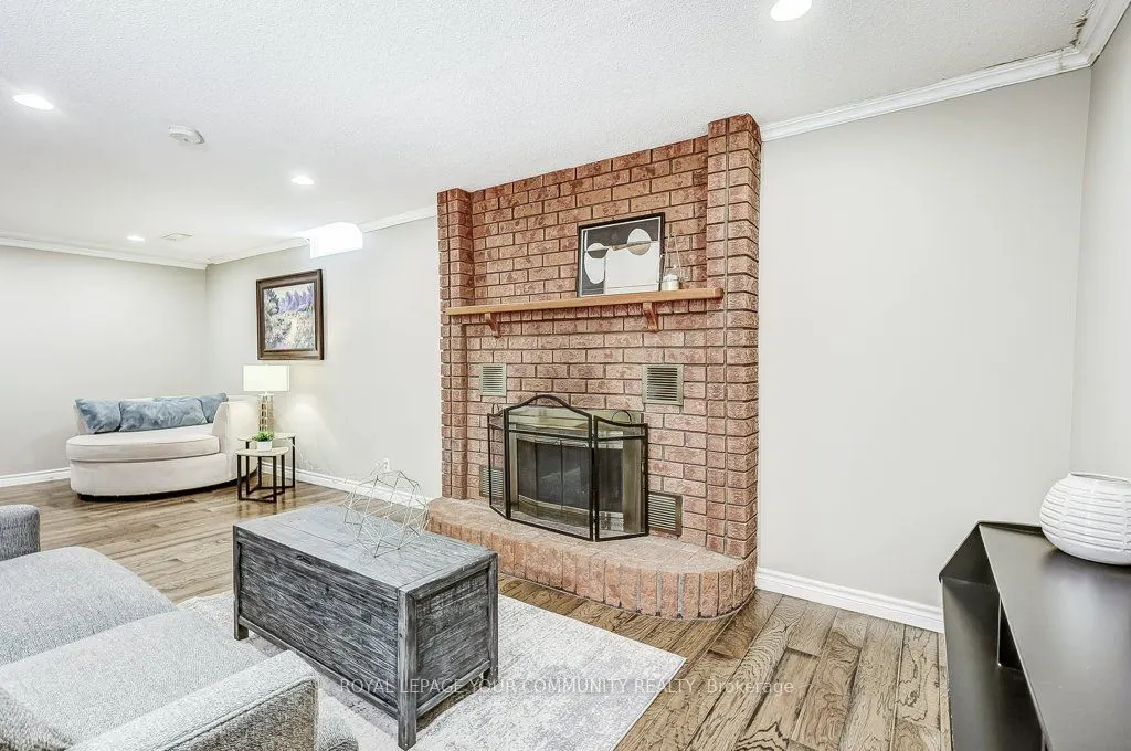 44 Canadian Oaks Drive