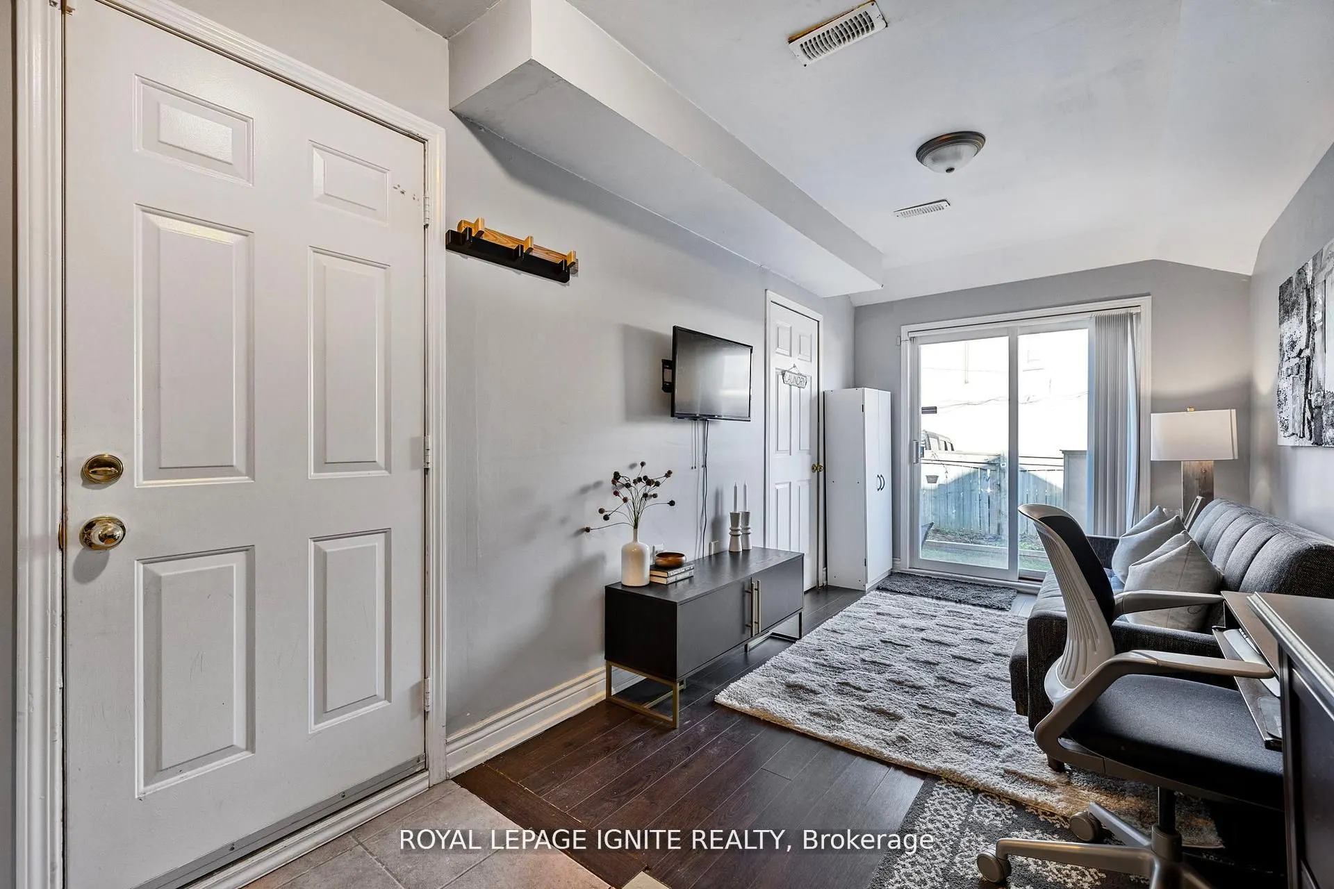 12 Eli Shackleton Court