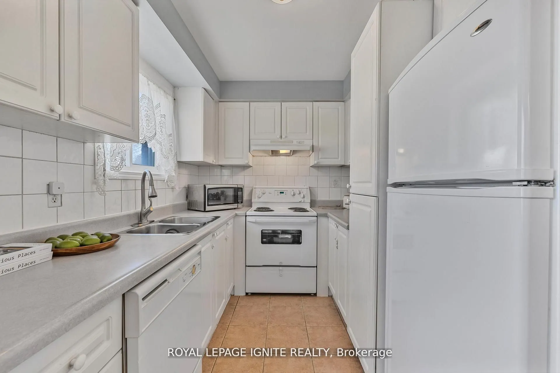 12 Eli Shackleton Court