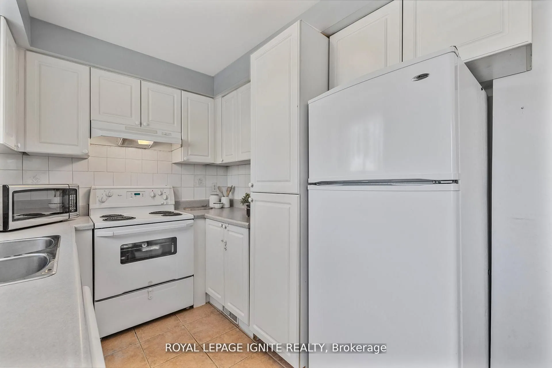 12 Eli Shackleton Court