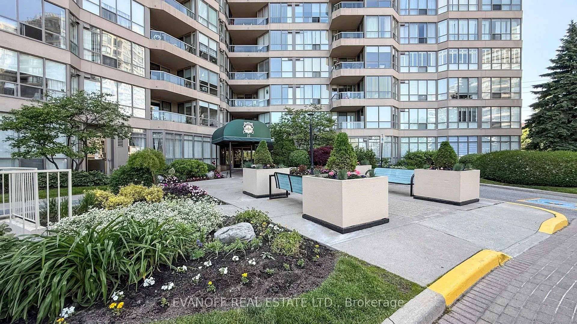 10 Guildwood Parkway, #832