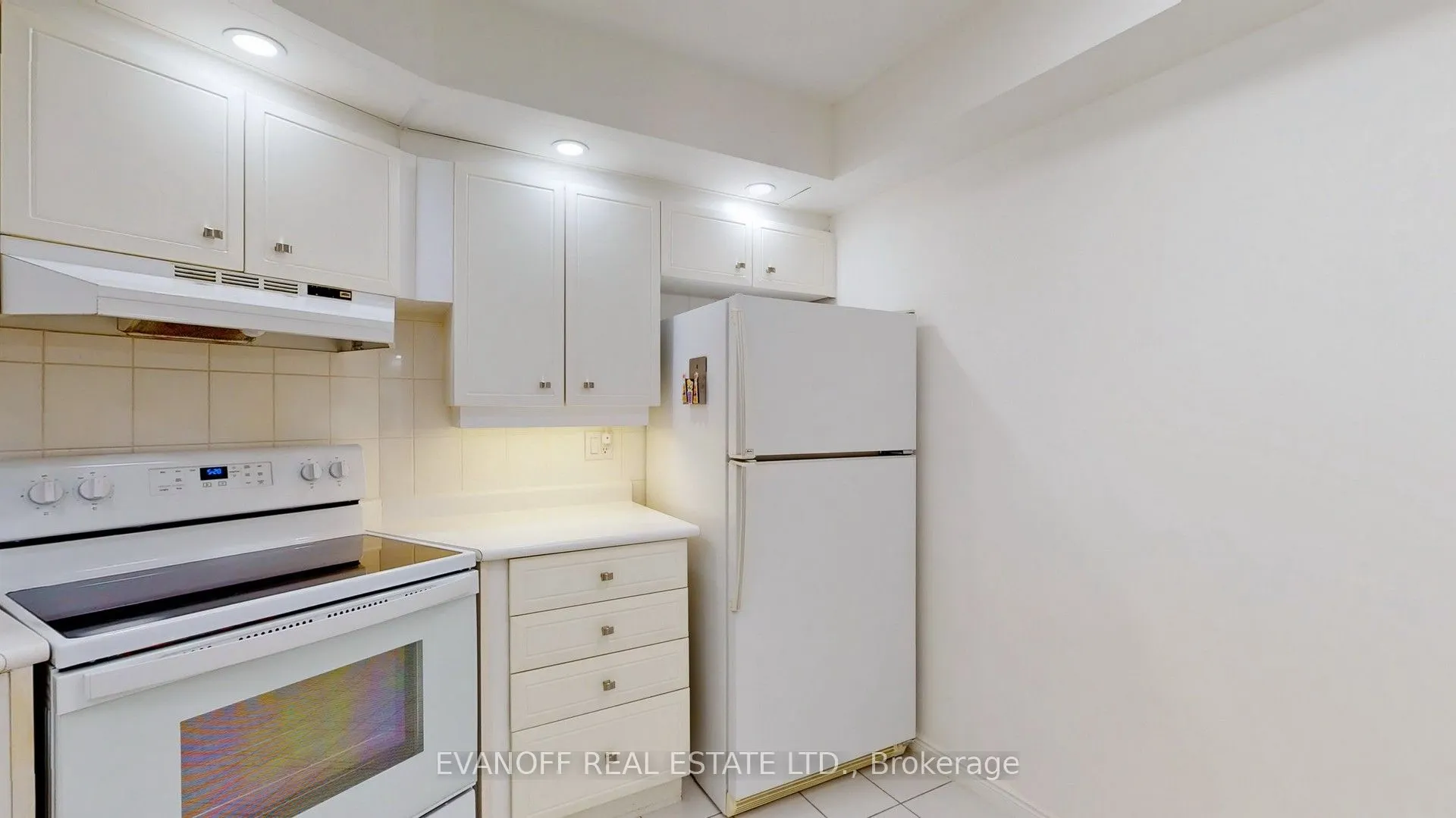 10 Guildwood Parkway, #832