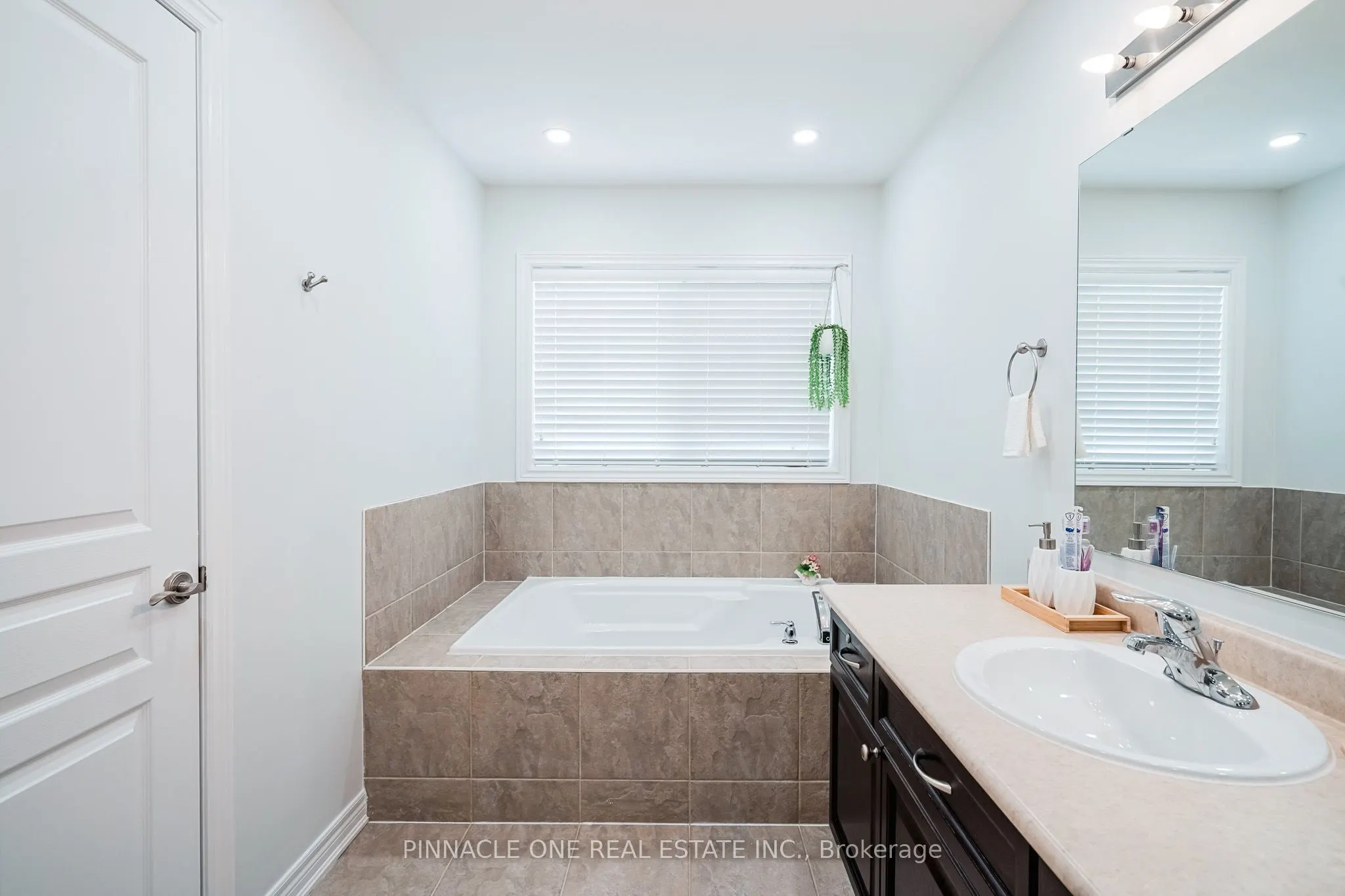 2 Marriner Crescent