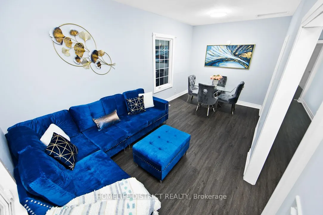 26 Brock Street E