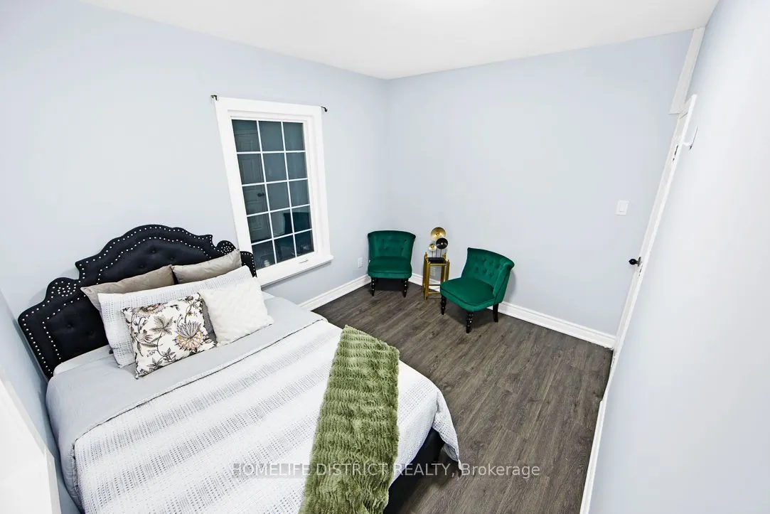 26 Brock Street E