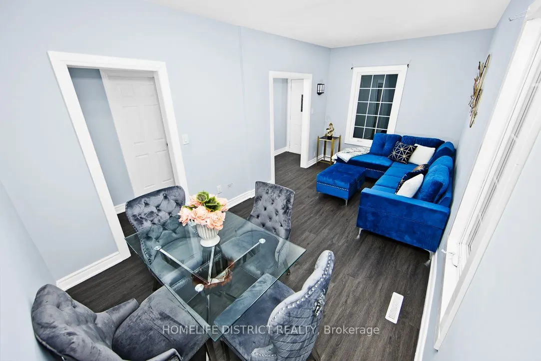 26 Brock Street E