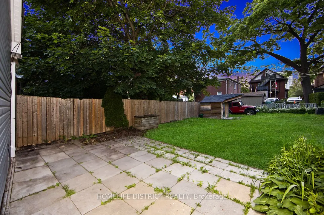 26 Brock Street E