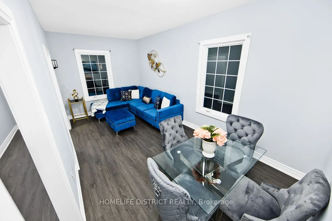 26 Brock Street E