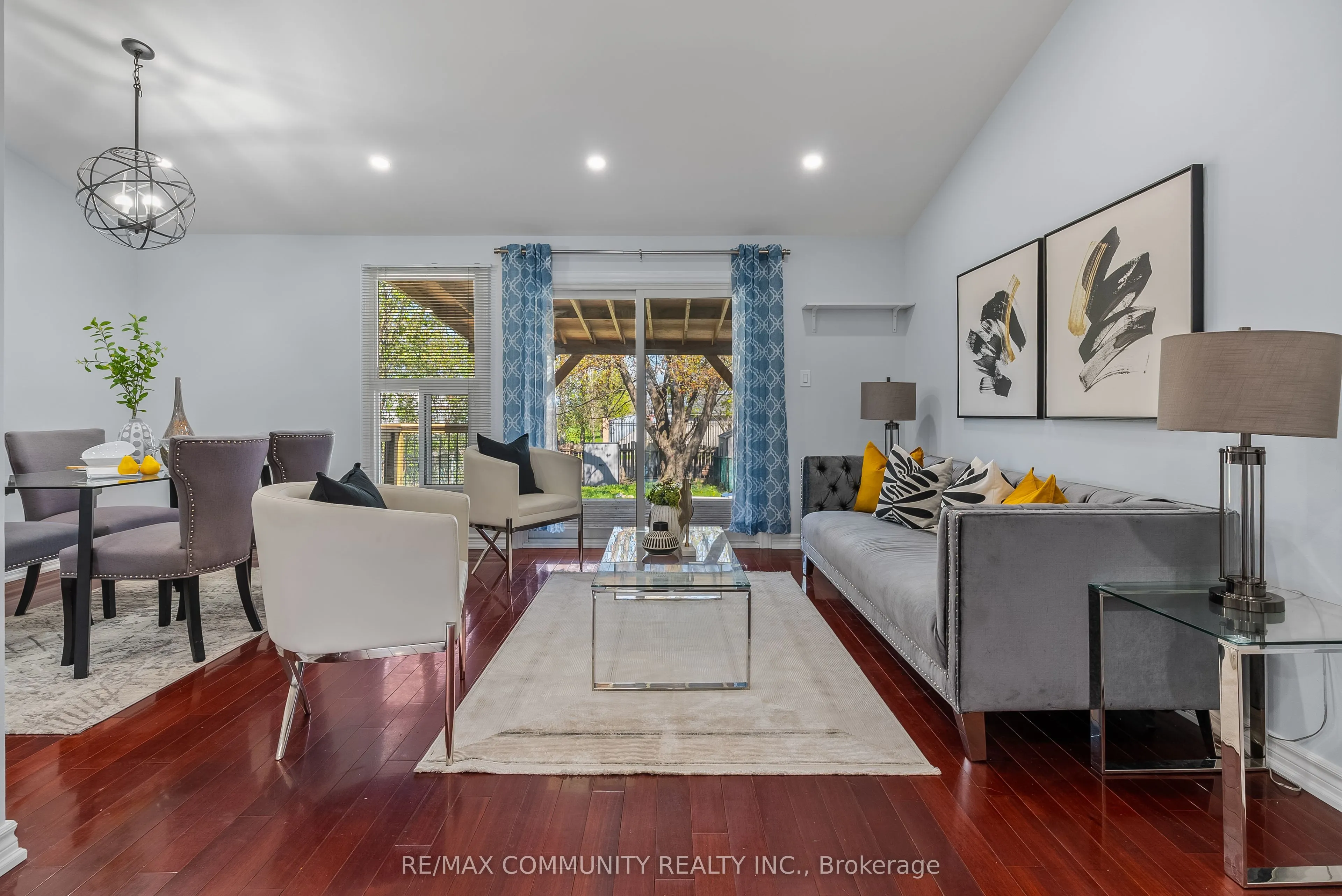 71 Buckhurst Crescent