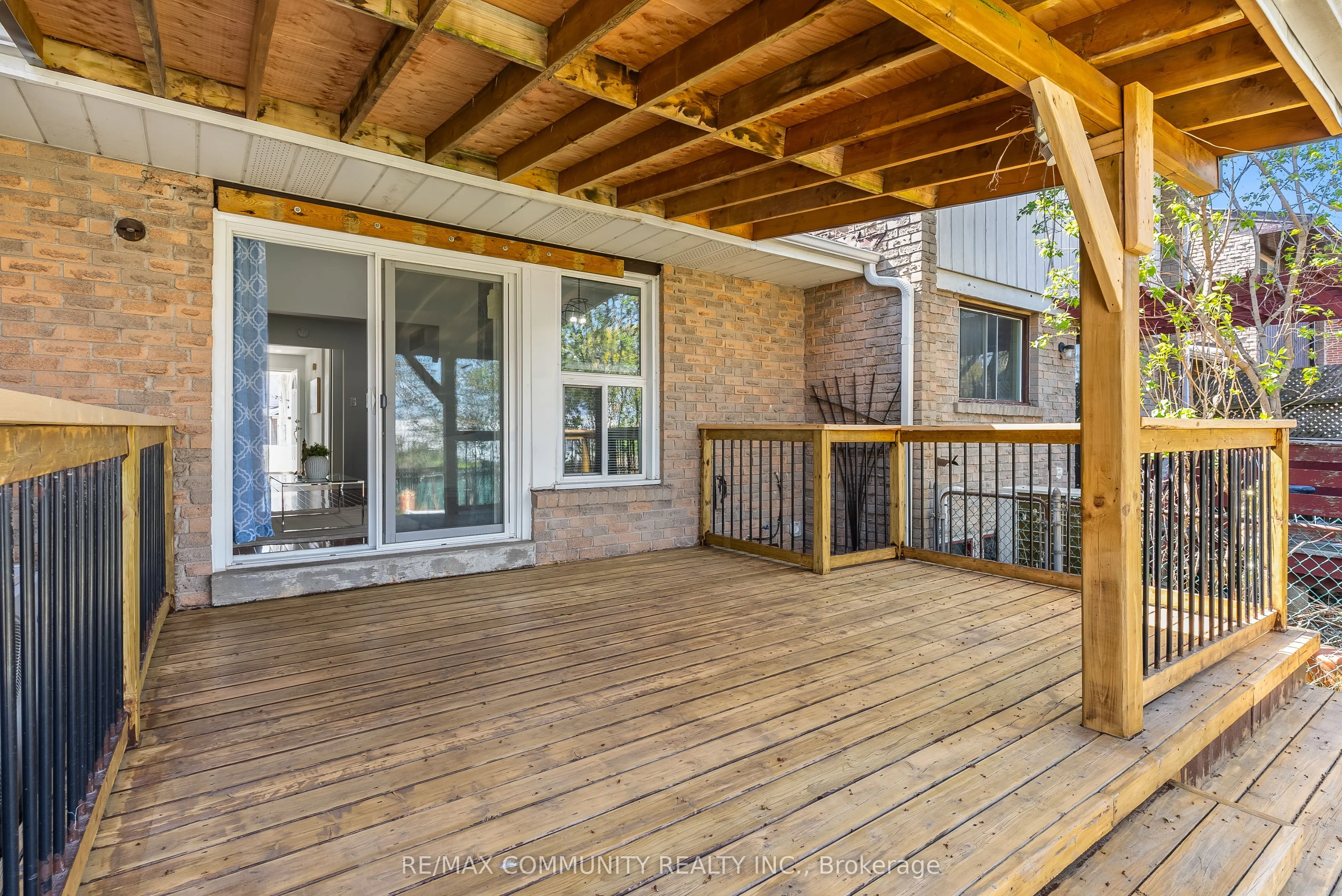 71 Buckhurst Crescent
