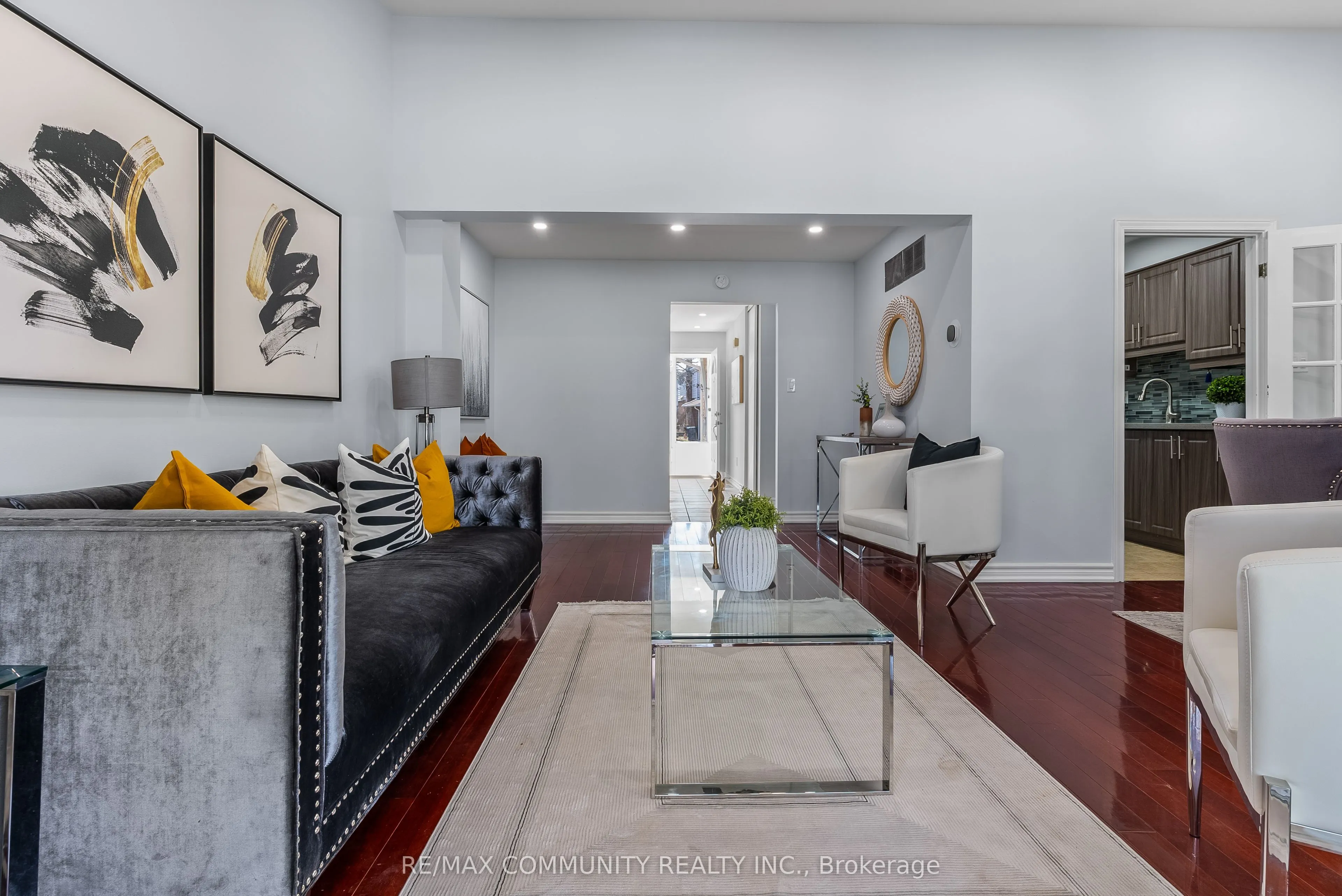 71 Buckhurst Crescent