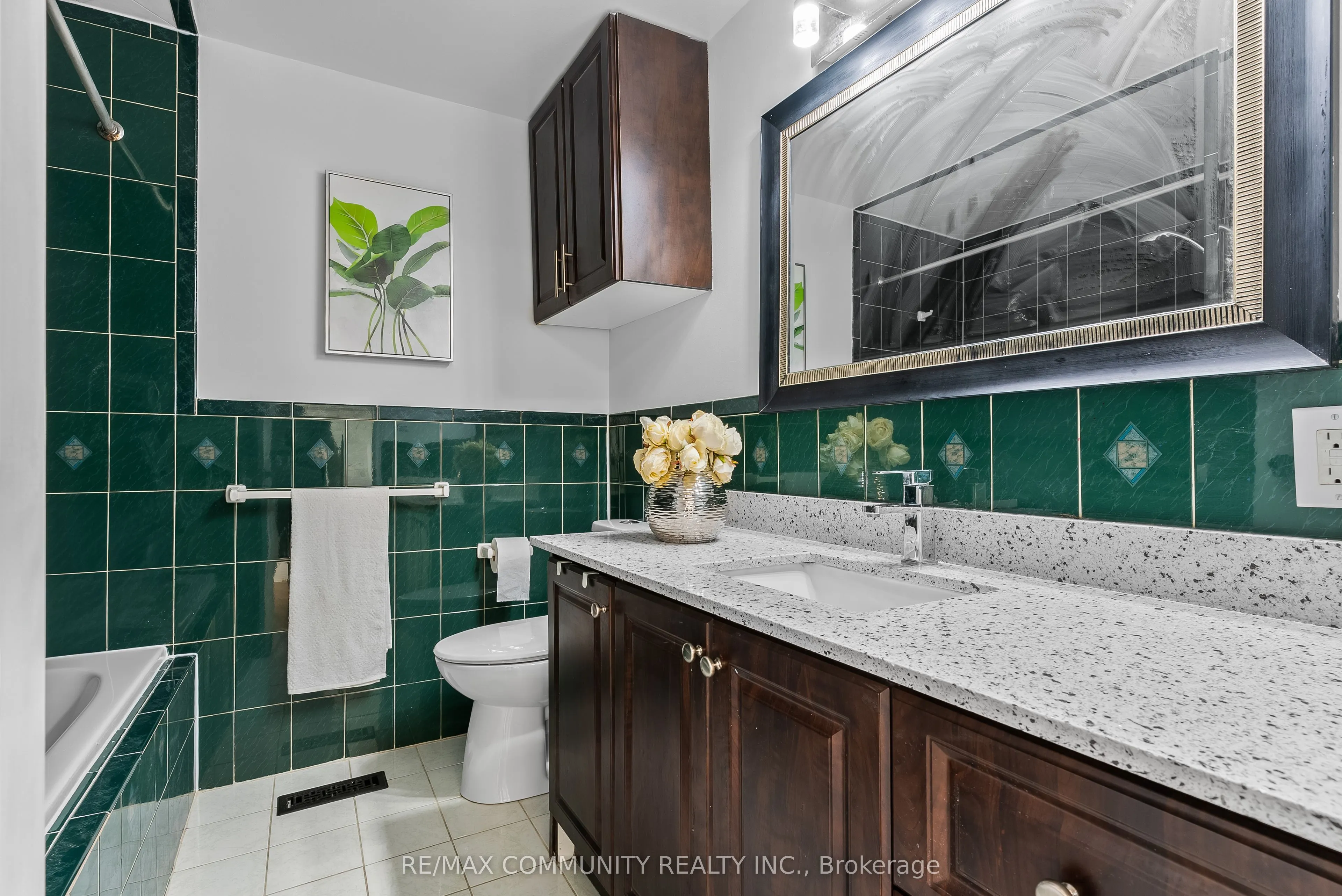 71 Buckhurst Crescent