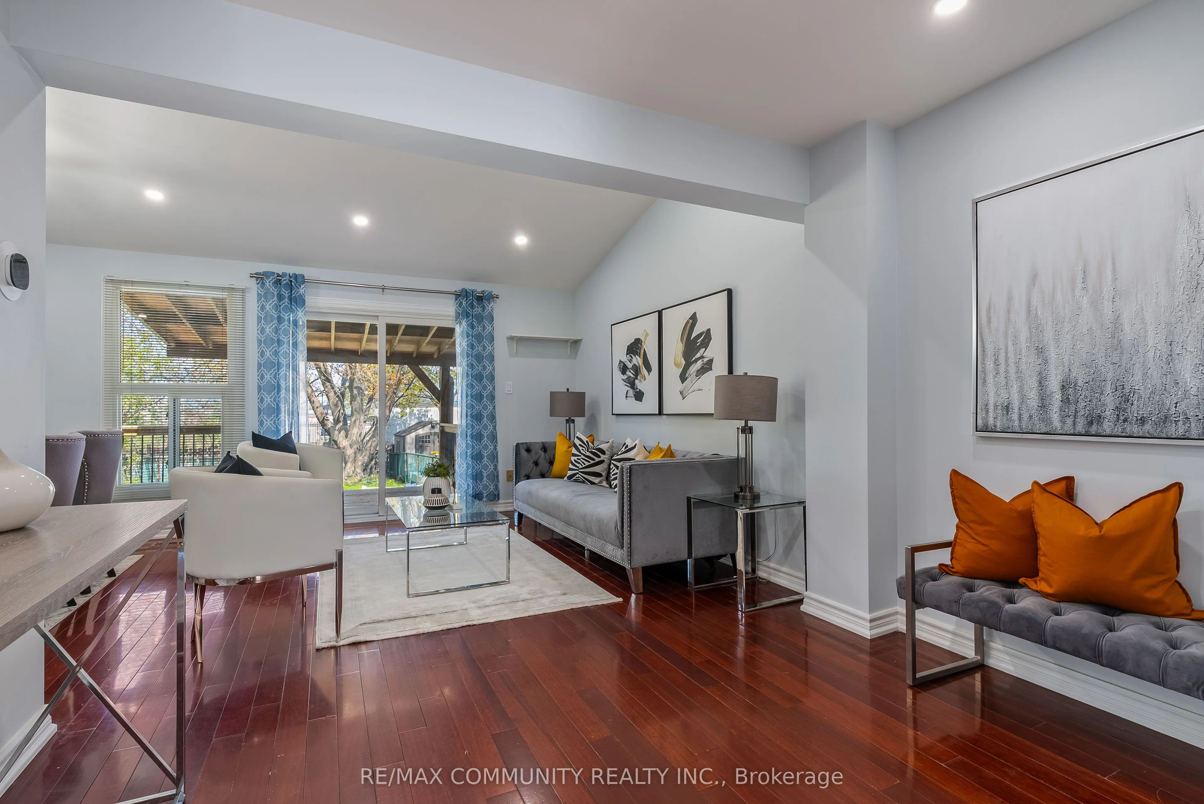 71 Buckhurst Crescent