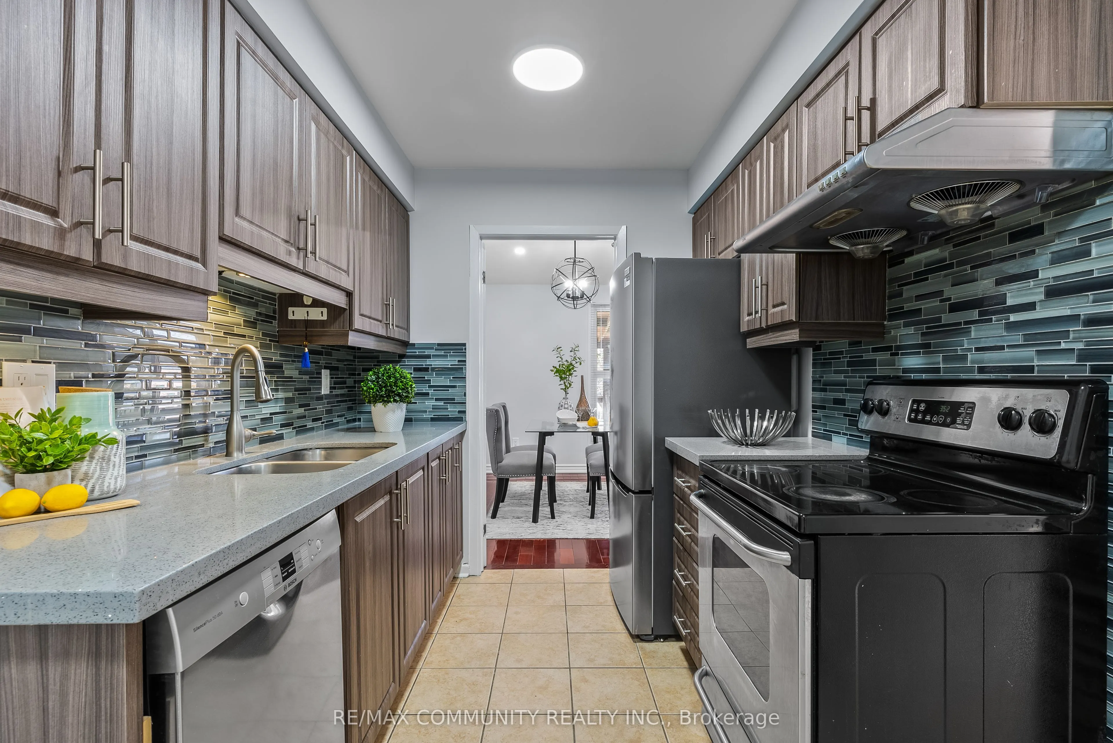 71 Buckhurst Crescent